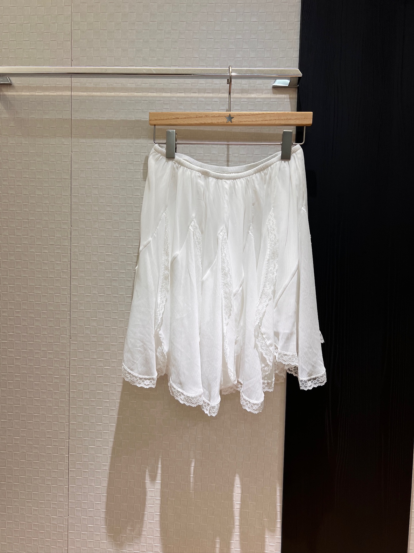 NO:332679,New elastic waist irregular lace spliced ​​georgette skirt sweet and cute temperament, exquisite young princess with age reduction, essential for banquets, black and white powder, SML, skirts, alexander wang19860909新款松紧腰不规则蕾丝拼接乔其纱半裙甜美可爱 气质减龄精致小公主 宴会必备 黑白粉 SML,,skirts,alexander wang,Women's clothing