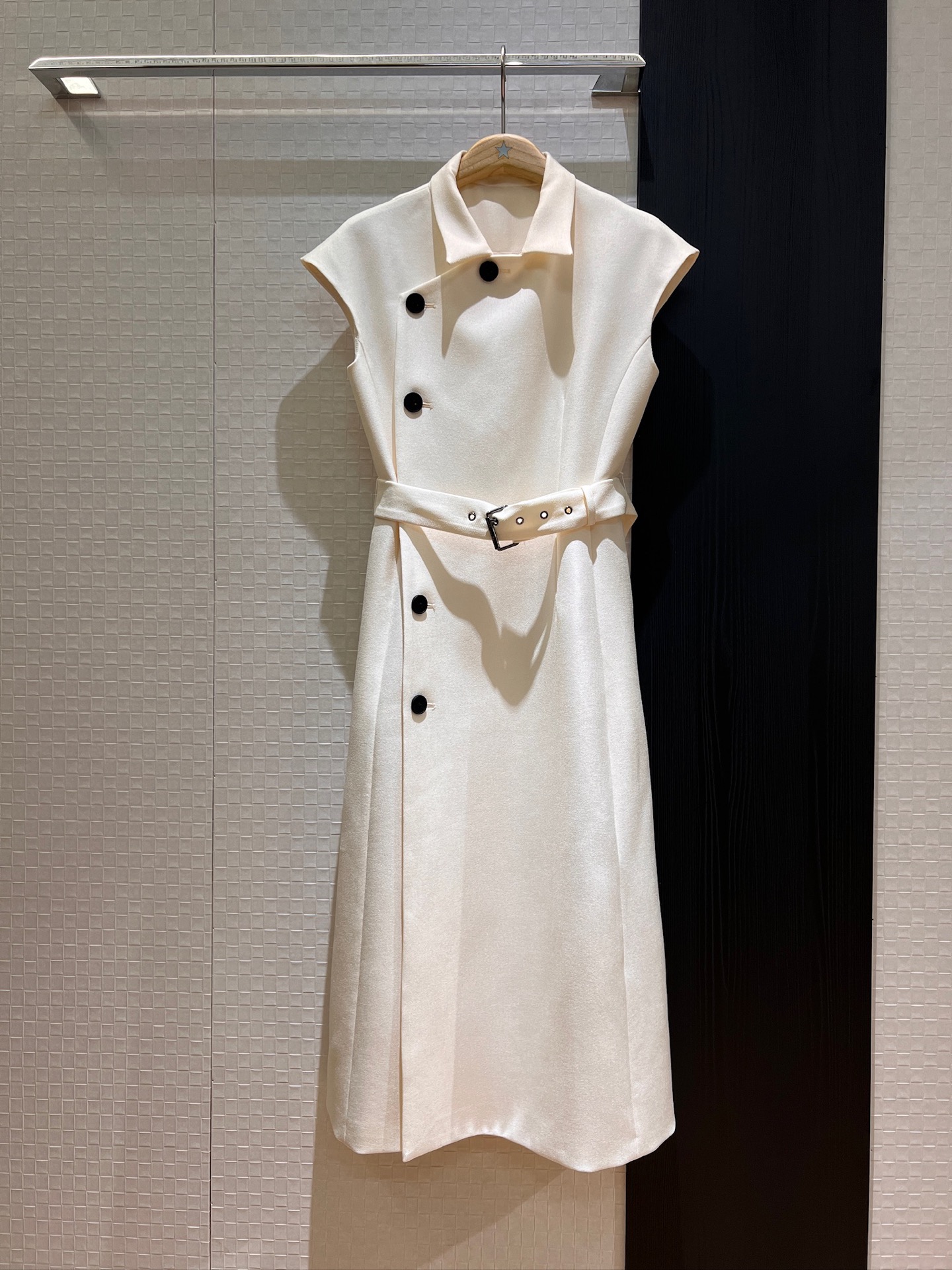 NO:333465,New Chen Duling Kwong Lingling's same asymmetric lapel and shoulder-drop vest jacket skirt with irregular breasts, long suit skirt with belt, slim fit and slim pockets on both sides Black and white S-XL,, skirts, jackets & coats, business suit, alexander wang19860909新款陈都灵 邝玲玲同款不对称翻领落肩坎肩马甲外套裙 不规则排扣 西装长裙系腰带 修身显瘦 两侧口袋 黑色白色 S-XL,,skirts,jackets & coats,business suit,alexander wang,Women's clothing