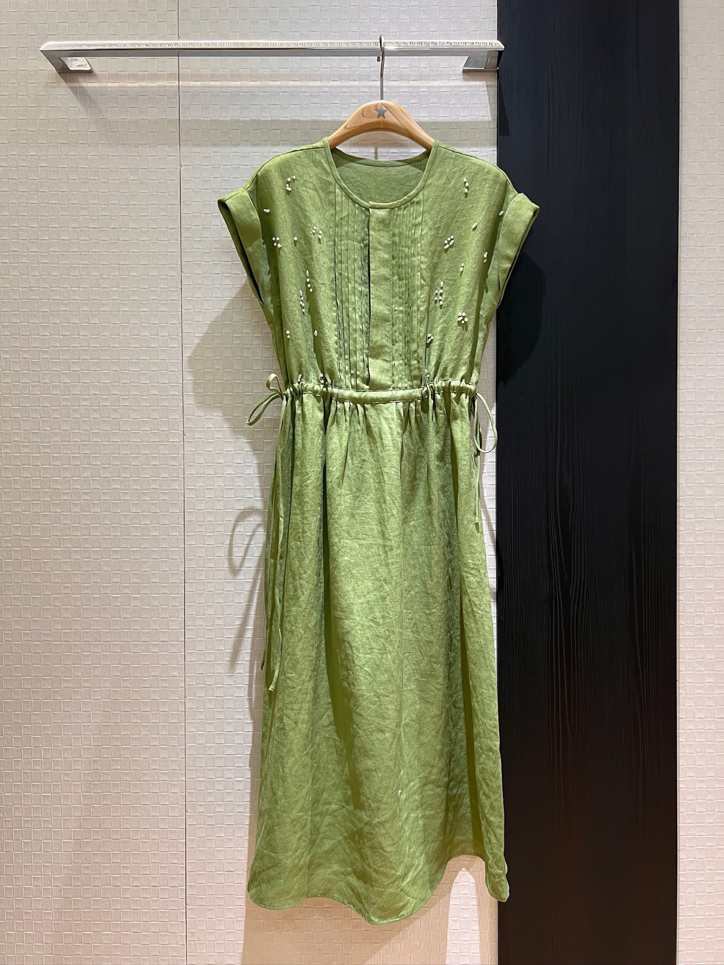 NO:333471,New LP beaded round neck linen dress with shoulder rolled edge design waist drawstring waist adjustment lazy vacation temperament commuting loose age-reducing green apricot color S-XL, loro piano, skirts, alexander wang19860909新款LP钉珠圆领亚麻连衣裙 落肩卷边设计腰部抽绳收腰调节 慵懒度假气质通勤 宽松减龄 绿色杏色 S-XL,,loro piana,skirts,alexander wang,Women's clothing