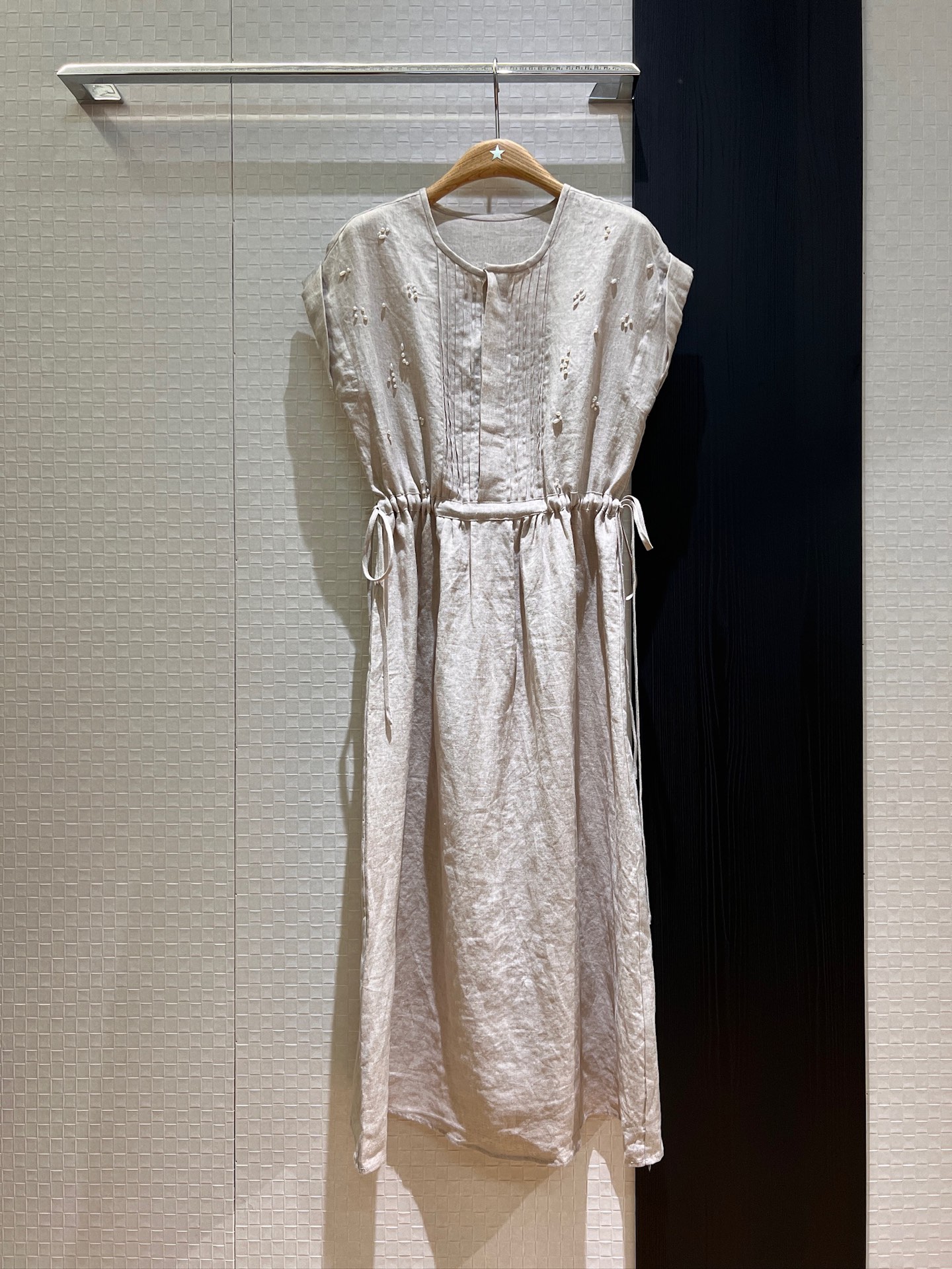 NO:333477,New LP beaded round neck linen dress with shoulder rolled edge design waist drawstring waist adjustment lazy vacation temperament commuting loose age-reducing green apricot color S-XL, loro piano, skirts, alexander wang19860909新款LP钉珠圆领亚麻连衣裙 落肩卷边设计腰部抽绳收腰调节 慵懒度假气质通勤 宽松减龄 绿色杏色 S-XL,,loro piana,skirts,alexander wang,Women's clothing