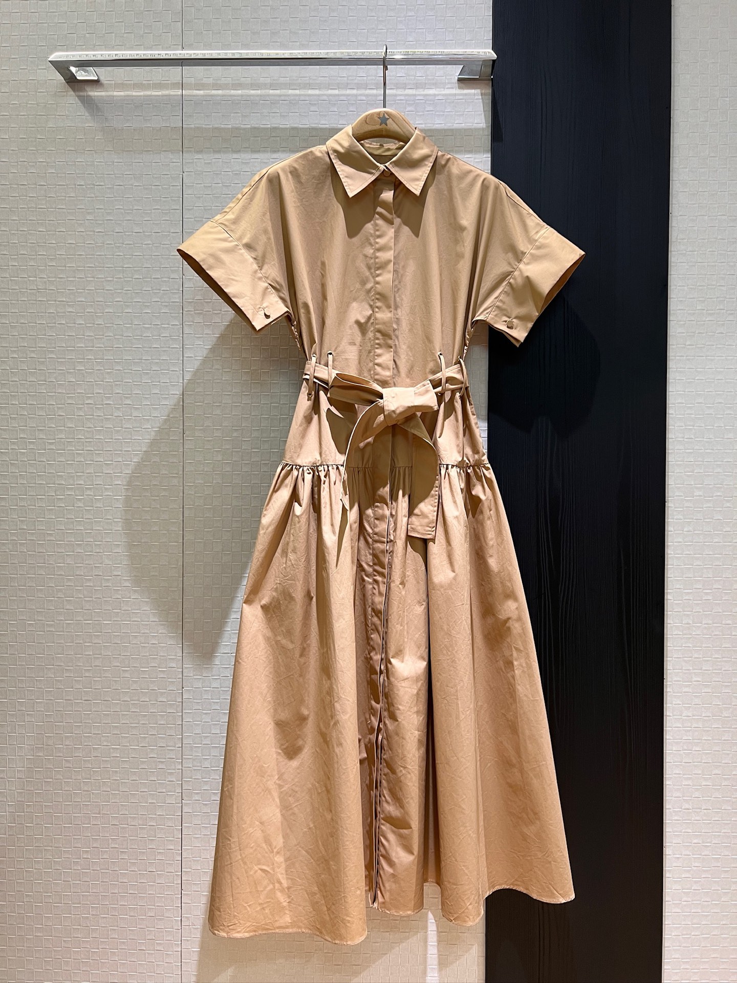 NO:333486,New French simple lapel drop-off rotator sleeve dress, cake long skirt, oversized skirt, belt, waist, slim temperament and age reduction, vacation elegant, white khaki SML, skirts, alexander wang19860909新款法式简约翻领落肩袖连衣裙 蛋糕长裙超大裙摆 系腰带收腰显瘦气质减龄 度假优雅 白色卡其咖色 SML,,skirts,alexander wang,Women's clothing