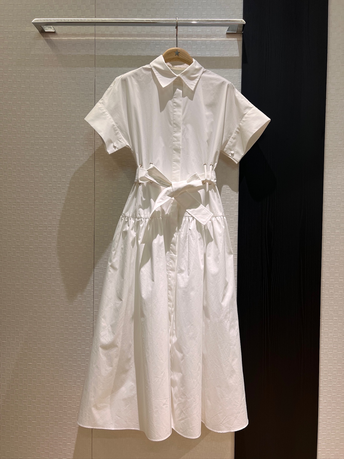 NO:333490,New French simple lapel drop-off rotator sleeve dress, cake long skirt, oversized skirt, belt, waist, slim temperament and age reduction, vacation elegant, white khaki SML, skirts, alexander wang19860909新款法式简约翻领落肩袖连衣裙 蛋糕长裙超大裙摆 系腰带收腰显瘦气质减龄 度假优雅 白色卡其咖色 SML,,skirts,alexander wang,Women's clothing