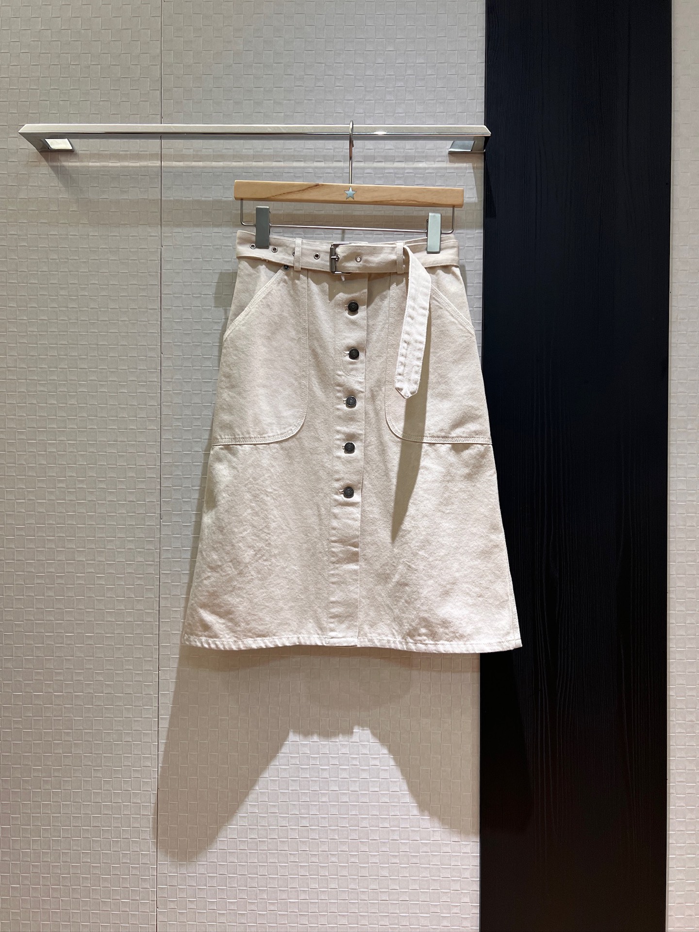 NO:333918,New style recommended old-fashioned inner printed and breasted design denim skirt with belt decorative small leather label hardware accessories mold opening casual and age-reducing versatile and not picky SML, skirts, alexander wang19860909新款推荐老花内里印花排扣设计牛仔半裙搭配腰带装饰小皮标 五金配件开模 休闲减龄 百搭不挑人 SML,,skirts,alexander wang,Women's clothing