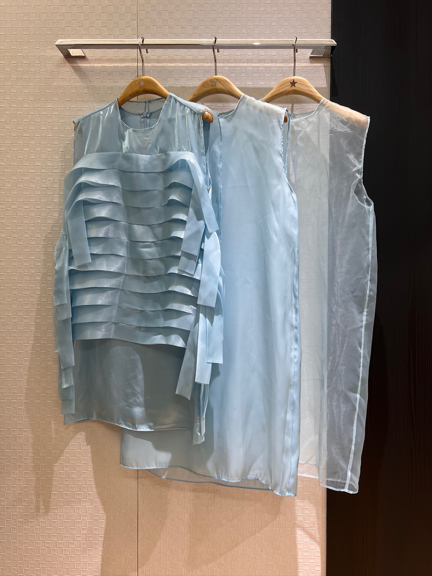 NO:333924,New four-piece set, triangle badge decoration, multi-layer sleeveless vest dress straight-tube style, loose and stylish and elegant temperament, SML, skirts, alexander wang19860909新款四件套 三角徽章装饰 多层无袖背心连衣裙直筒版型 宽松时尚飘逸气质 SML,,skirts,alexander wang,Women's clothing