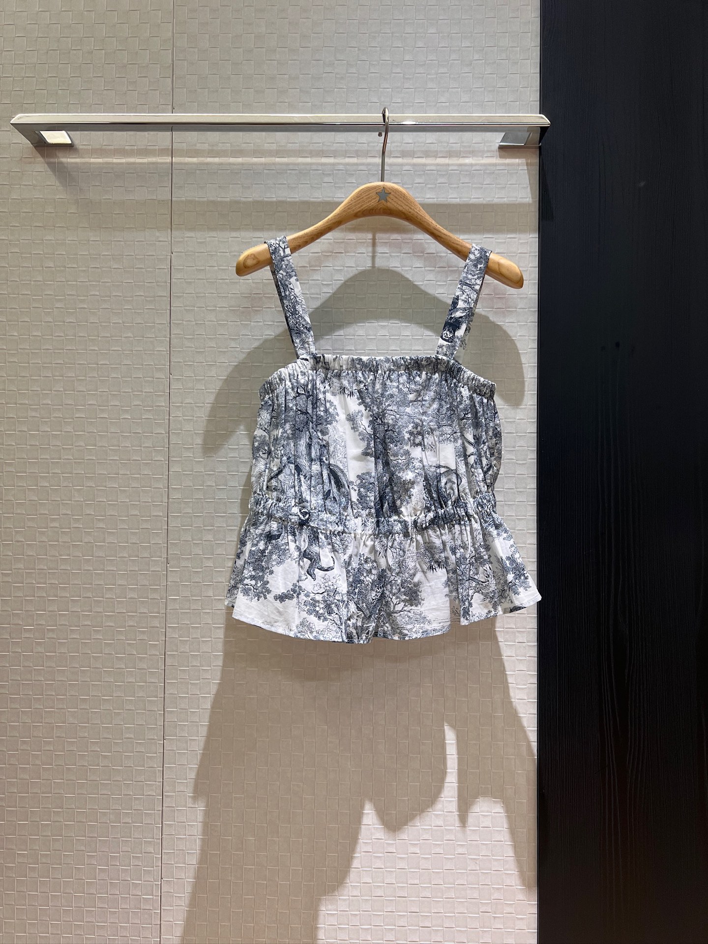 NO:334334,New Mushroom Beast Printed Sling Top, waist-hugging ruffle elastic design, temperament and age-reducing, vacation cool SML, alexander wang19860909新款菇伊猛兽印花吊带上衣 收腰荷叶边松紧设计 气质减龄 度假清凉SML,,alexander wang,Women's clothing