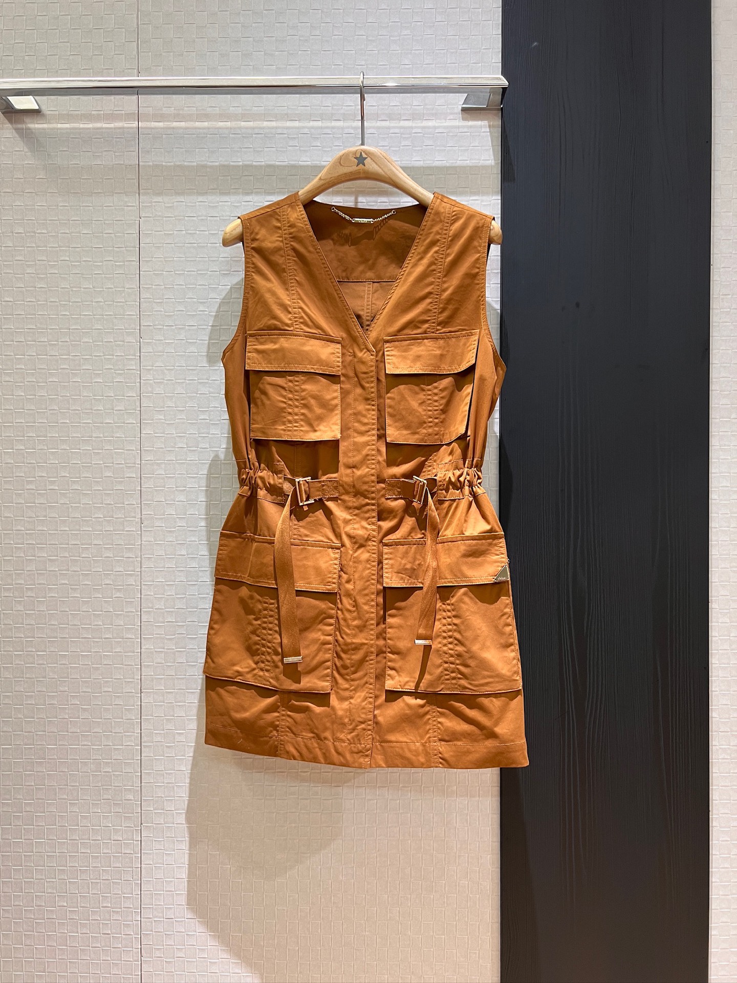 NO:334957,New V-neck waist-hugging work vest skirt, dress with adjustable waistband, casual stacked single-wear workwear large pocket, age-reducing personality SML, skirts, alexander wang19860909新款来袭V领收腰工装马甲背心裙 连衣裙腰围可调节 休闲叠搭单穿工装大口袋 减龄个性 SML,,skirts,alexander wang,Women's clothing