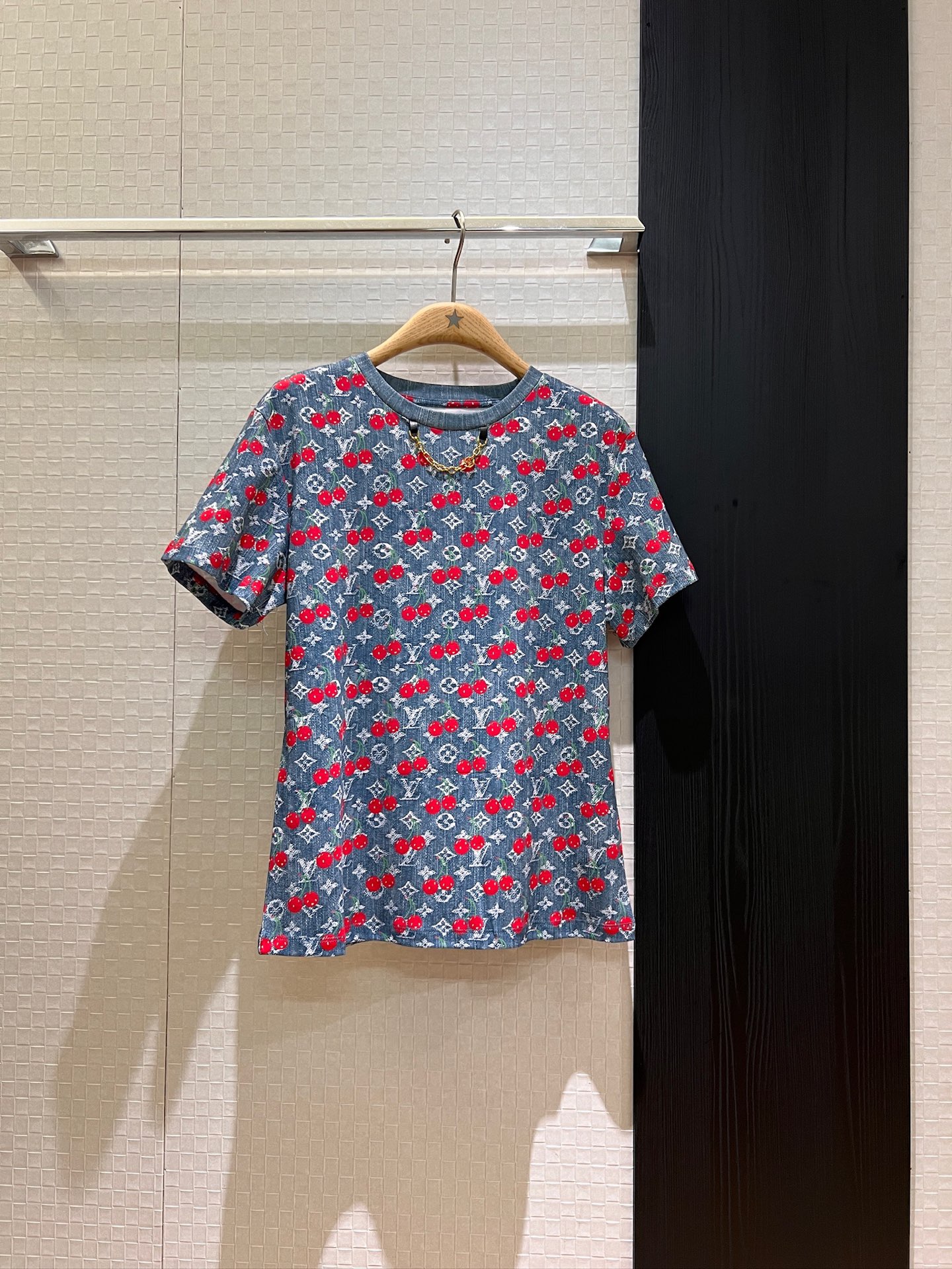 NO:335333,New cherry presbyterian printed chain T-shirt loose and fashionable street photography versatile, age-reducing necessities denim blue brown white SML, tees, t-shirt, alexander wang19860909新款樱桃老花印花链条T恤 宽松时尚街拍百搭 减龄必备牛仔蓝咖色白色 SML,,tees，t-shirt,alexander wang,Women's clothing