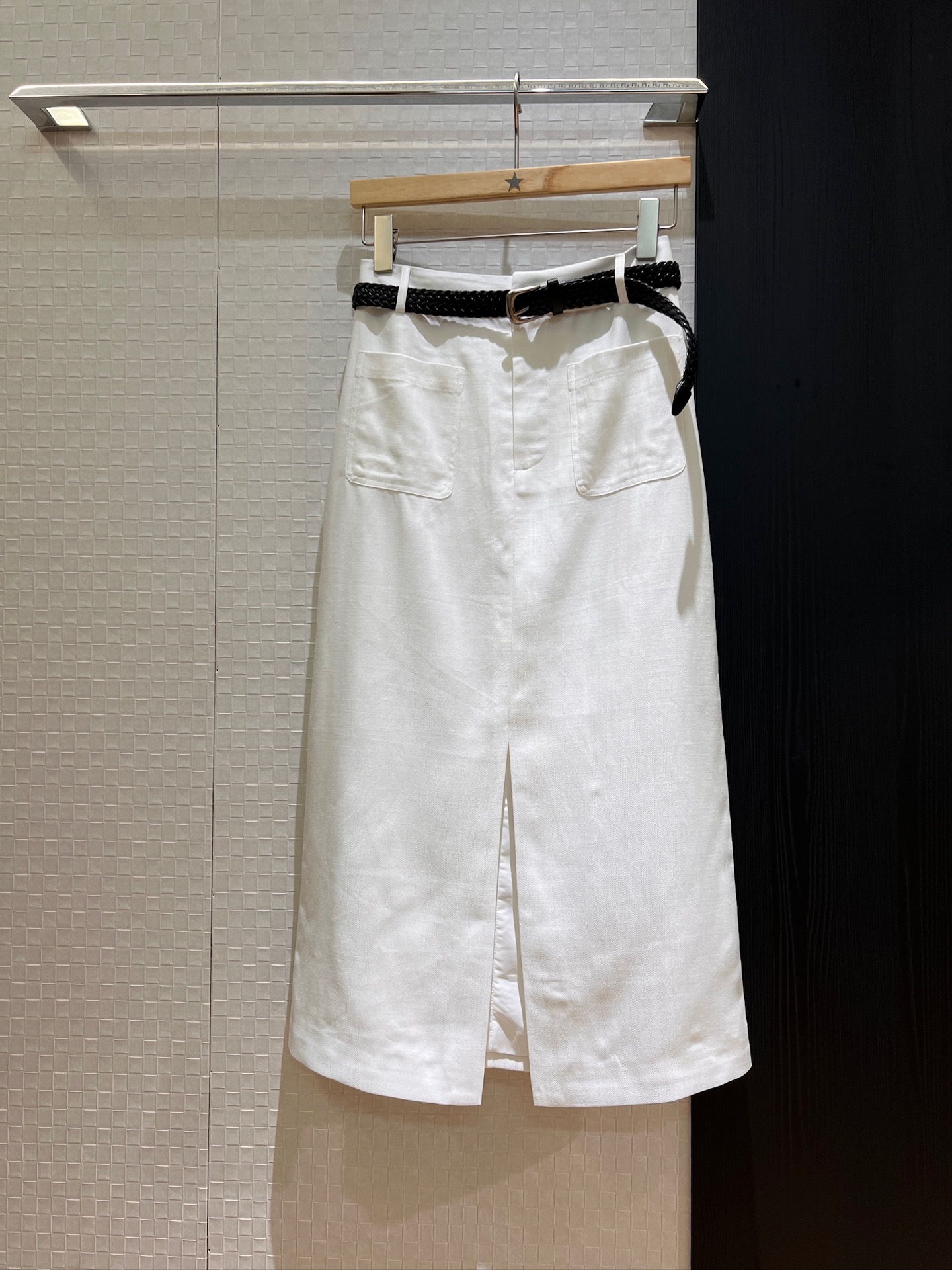 NO:335886,New braided belt decorates the front slit skirt with tinsel and slit long skirt with minimalist commuting casual slim black and white S-XL, skirts, alexander wang19860909新款编织腰带装饰天丝麻前开叉半裙 长裙极简通勤 休闲显瘦黑色白色 S-XL,,skirts,alexander wang,Women's clothing