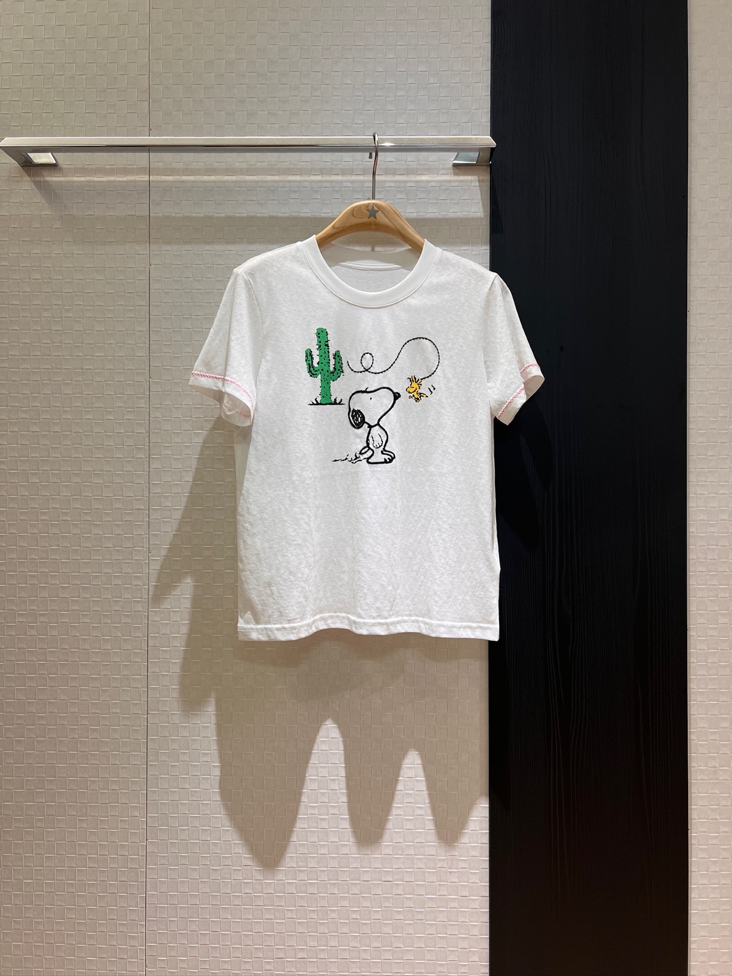 NO:335896,New embroidered Snoopy puppy cactus T-shirt cartoon cute age-reducing versatile SML, tees, t-shirt, alexander wang19860909新款刺绣史努比小狗仙人掌T恤 卡通可爱减龄百搭 SML,,tees，t-shirt,alexander wang,Women's clothing