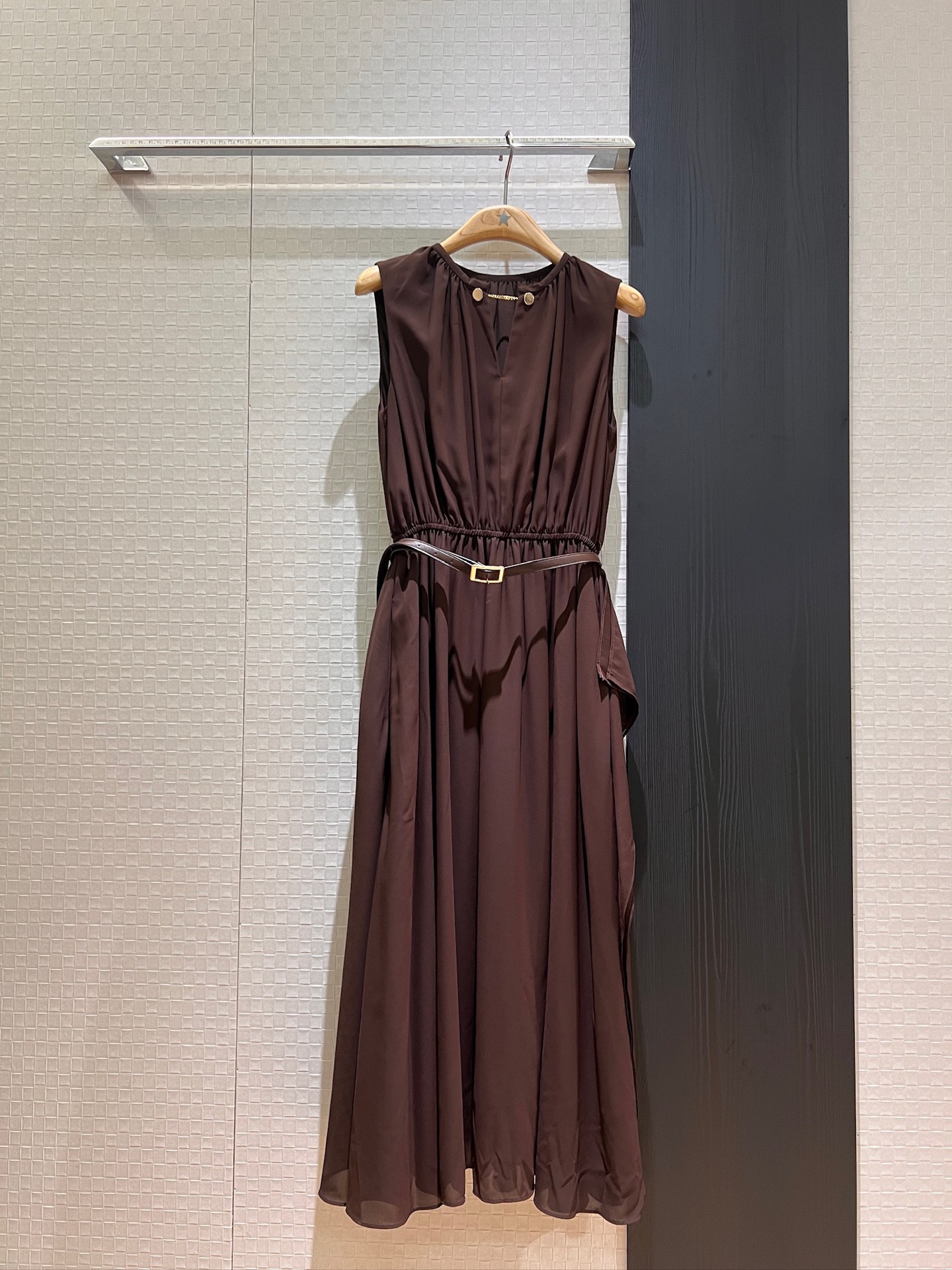 NO:335901,New chest hollow chain decoration Sleeveless vest dress elastic waist design Distribution belt decoration side pockets SML, skirts, alexander wang19860909新款胸前镂空系链条装饰 无袖背心连衣裙松紧腰设计 配送腰带装饰两侧口袋 SML,,skirts,alexander wang,Women's clothing