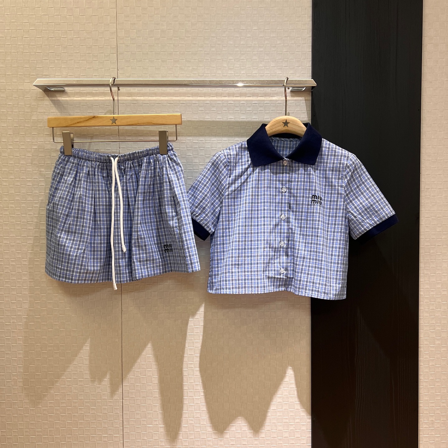 NO:410346,New style recommended contrasting color spliced ​​plaid short-sleeved shirt elastic waist plaid skirt lining shorts embroidered Miu letter logo college age-reducing miu li miu air sweet and cute SML, miumiu, skirts, shorts, T-shirt, alexander wang19860909新款推荐撞色拼接格纹短袖衬衣松紧腰格纹半裙 内衬短裤 刺绣Miu字母logo学院减龄 miu里Miu气 甜美可爱 SML,,miumiu,skirts,shorts,T-shirt,alexander wang,Women's clothing