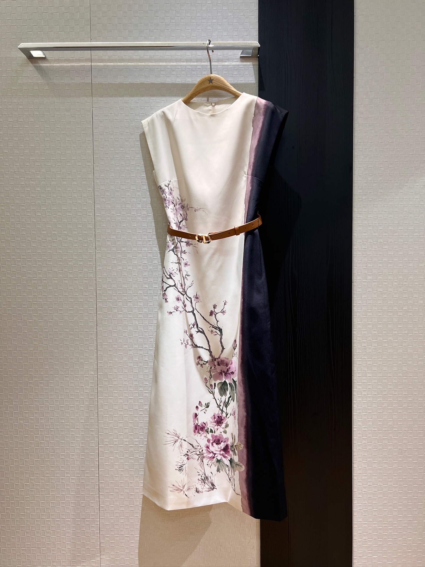 NO:412029,New early autumn series Chinese style cherry blossom ink painting print rotator sleeve dress long skirt delivery belt waist decoration pockets on both sides elegant and intellectual temperament and age-reducing SML, skirts, alexander wang19860909新款早秋系列 中式樱花水墨丹青印花落肩袖连衣裙 长裙配送腰带 收腰装饰 两侧有口袋优雅知性 气质减龄 SML,,skirts,alexander wang,Women's clothing