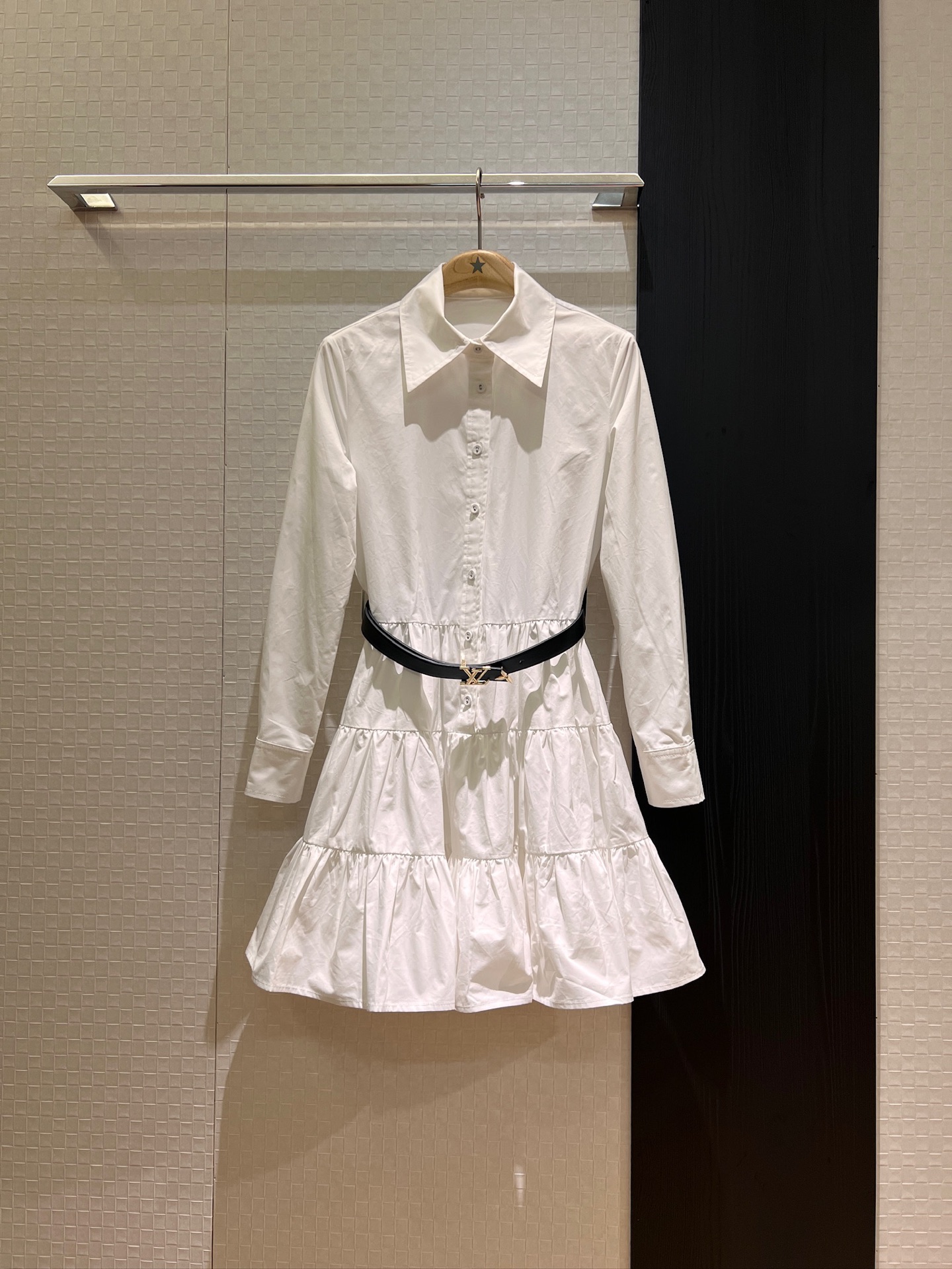 NO:412069,New French long-sleeved dress, shirt, cake skirt, oversized skirt, delivery LV belt decoration, age-reducing, vacation elegant, white and black SML,,louis vuitton, skirts,alexander wang19860909新款法式长袖连衣裙 衬衣蛋糕裙超大裙摆 配送LV腰带装饰气质减龄 度假优雅 白色黑色 SML,,louis vuitton,skirts,alexander wang,Women's clothing