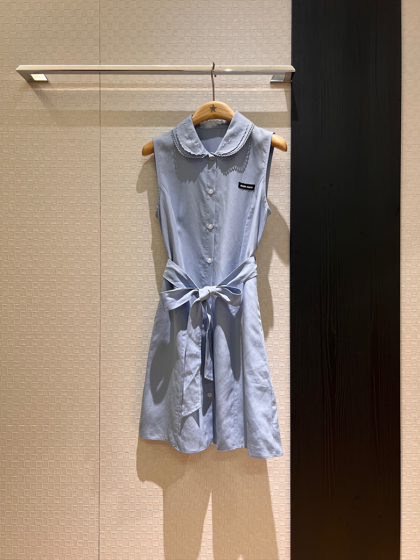 NO:412046,New embroidered lace doll collar sleeveless dress with small logo label decoration on the chest, belt, waist slimming, both sides of pockets, sweet temperament, college age-reducing, blue and white SML, skirts, alexander wang19860909新款刺绣花边娃娃领无袖连衣裙胸前小logo标签装饰 系腰带收腰显瘦两侧口袋 甜美气质 学院减龄 蓝色白色 SML,,skirts,alexander wang,Women's clothing