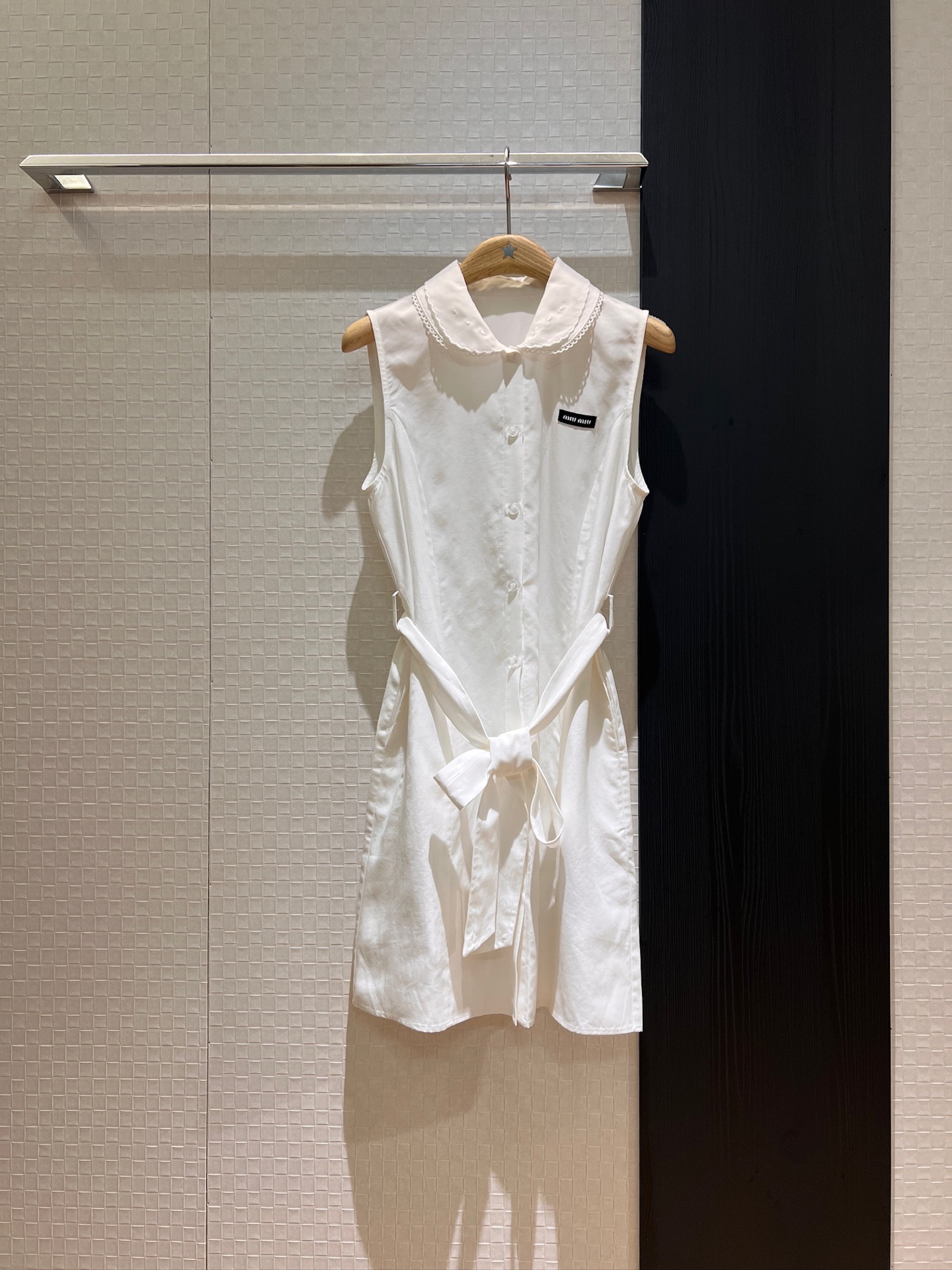 NO:412059,New embroidered lace doll collar sleeveless dress with small logo label decoration on the chest, belt, waist slimming, both sides of pockets, sweet temperament, college age-reducing, blue and white SML, skirts, alexander wang19860909新款刺绣花边娃娃领无袖连衣裙胸前小logo标签装饰 系腰带收腰显瘦两侧口袋 甜美气质 学院减龄 蓝色白色 SML,,skirts,alexander wang,Women's clothing