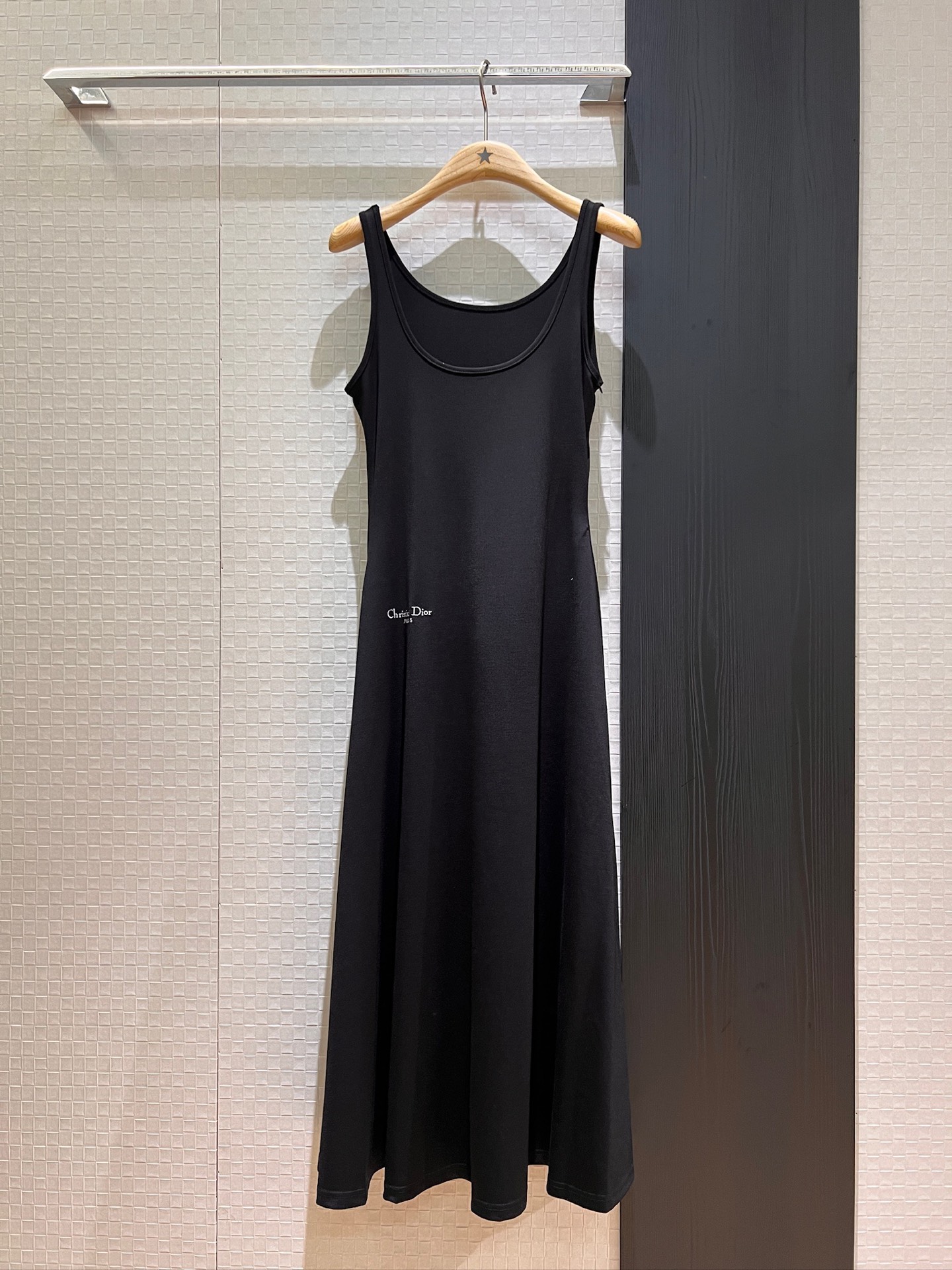 NO:413100,New minimalist U-neck vest suspender dress with waist embroidered logo letter logo on both sides of the pockets slim and elegant temperament Large skirt SML, skirts, alexander wang19860909新款极简U领背心吊带连衣裙腰部刺绣logo字母标志 两侧口袋修身显瘦 气质优雅 大裙摆 SML,,skirts,alexander wang,Women's clothing