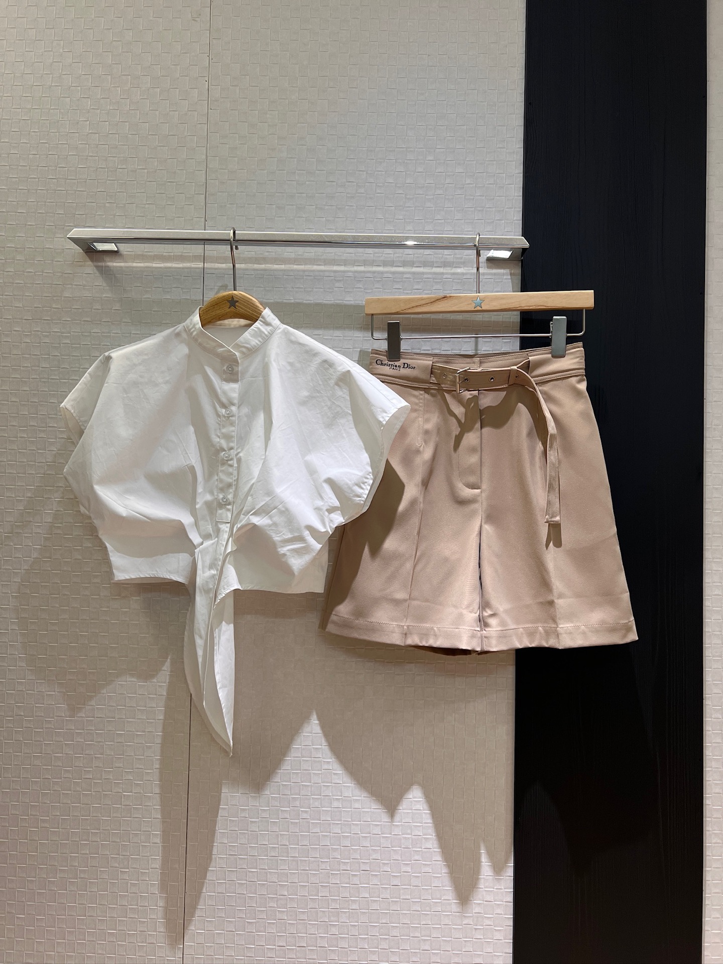 NO:416359,Shirt, shorts, the same style as Chen Tuling, stand-up collar, tie-knotted short shirt, belt, decorative suit shorts, waist slimming, simple and fashionable, age-reducing versatile SML,, shorts, business suit, alexander wang19860909衬衣 短裤新款陈都灵同款 立领系带打结短款衬衣腰带装饰西装短裤 收腰显瘦简约时尚 减龄百搭 SML,,shorts,business suit,alexander wang,Women's clothing