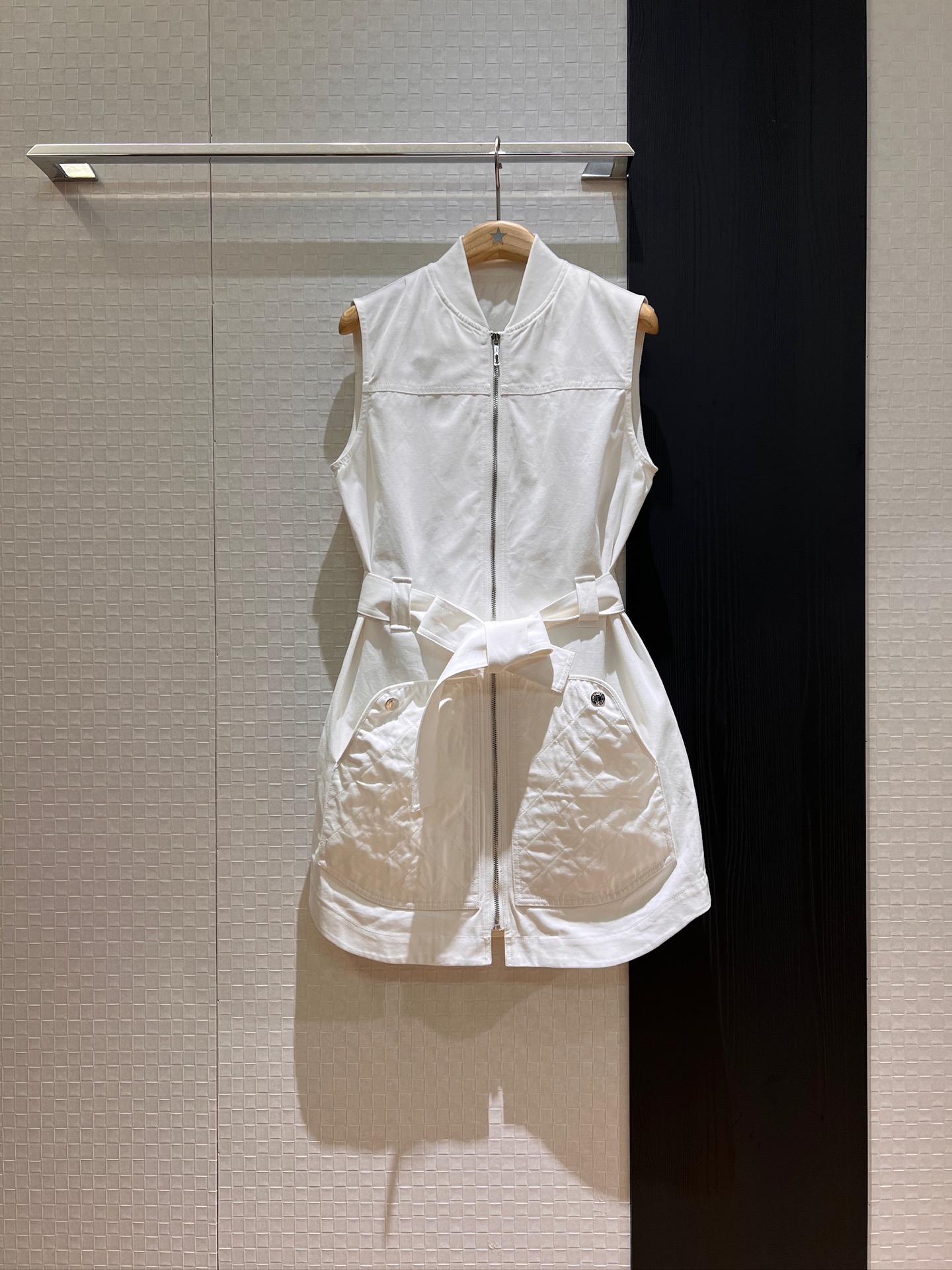 NO:416412,New stand-up collar zipper design sleeveless vest dress diamond pocket splicing decoration belt waist slimming and mold opening hardware Simple and casual SML, skirts, alexander wang19860909新款立领拉链设计无袖背心连衣裙菱格口袋拼接装饰 系腰带收腰显瘦开模五金 简约休闲 SML,,skirts,alexander wang,Women's clothing