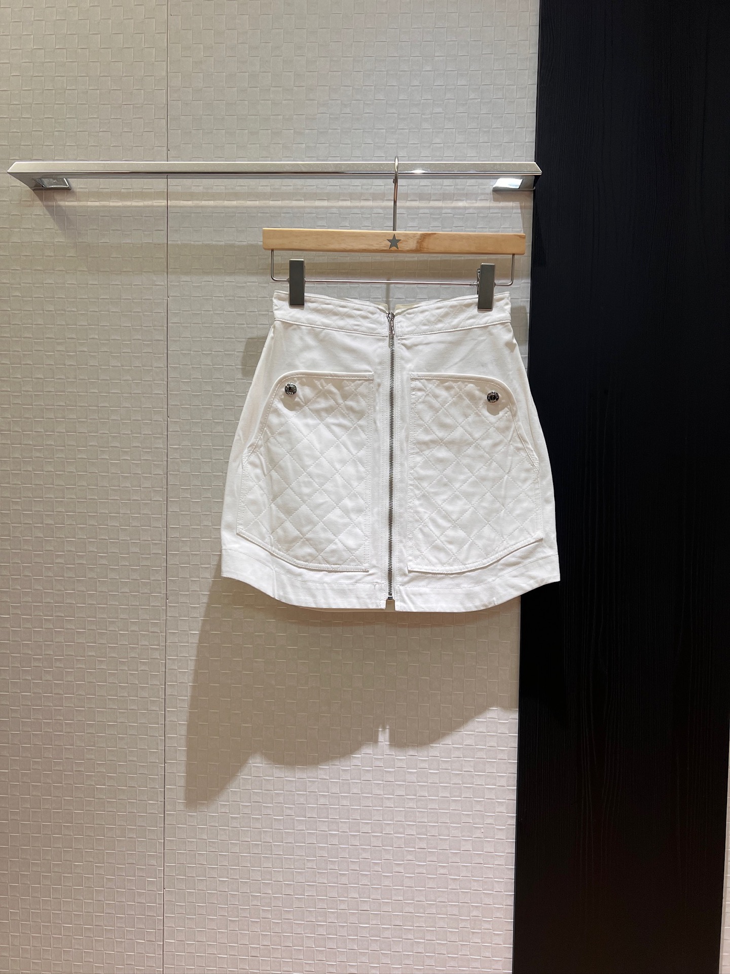 NO:416423,New zipper design, spliced ​​diamond pocket decoration hip skirt hardware accessories mold opening, simple and versatile, essential SML, skirts, alexander wang19860909新款拉链设计 拼接菱格口袋装饰包臀半裙五金配件开模 简单百搭 减龄必备SML,,skirts,alexander wang,Women's clothing