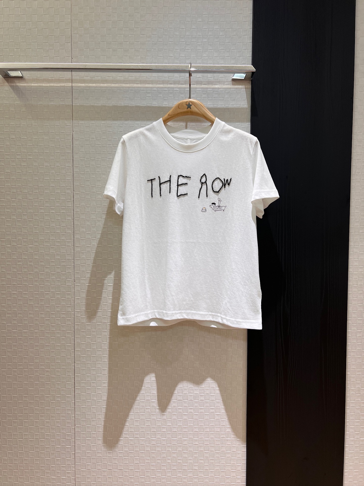 NO:417046,New THE ROW Heavy Industry Beaded Logo Letter Puppy Dog T-shirt Simple and Casual Age Reducing Versatile SML, Tees, t-shirt, alexander wang19860909新款THE ROW重工钉珠logo字母小狗狗T恤简约休闲 减龄百搭SML,,tees，t-shirt,alexander wang,Women's clothing