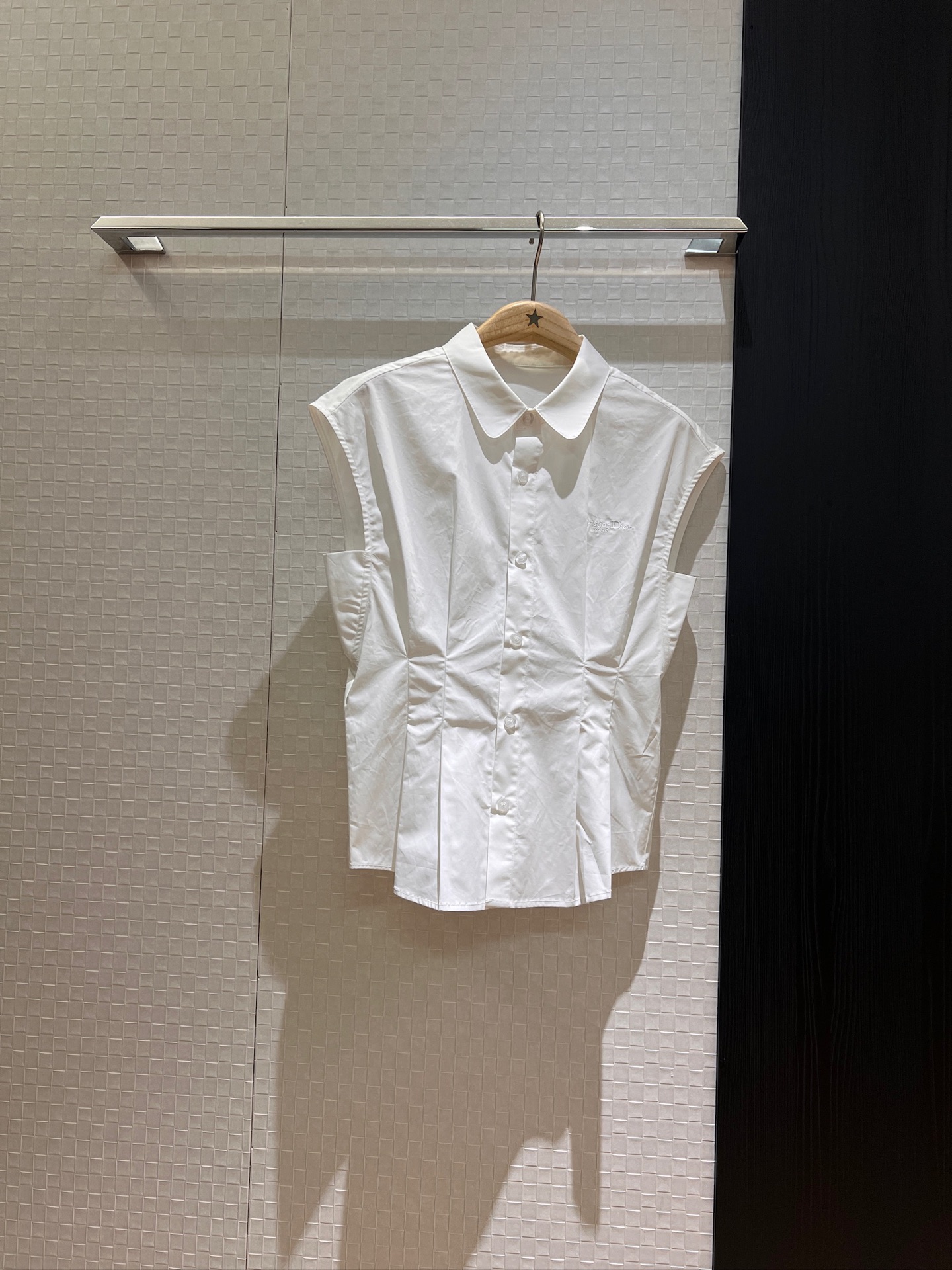 NO:418271,New chest embroidered CD letter logo, shoulder-less shirt, wrinkled waist, commuting and slimming, age-reducing, blue and white SML, alexander wang19860909新款胸前刺绣CD字母Logo 落肩无袖衬衣褶皱收腰 通勤显瘦减龄百衬 蓝色白色 SML,,alexander wang,Women's clothing