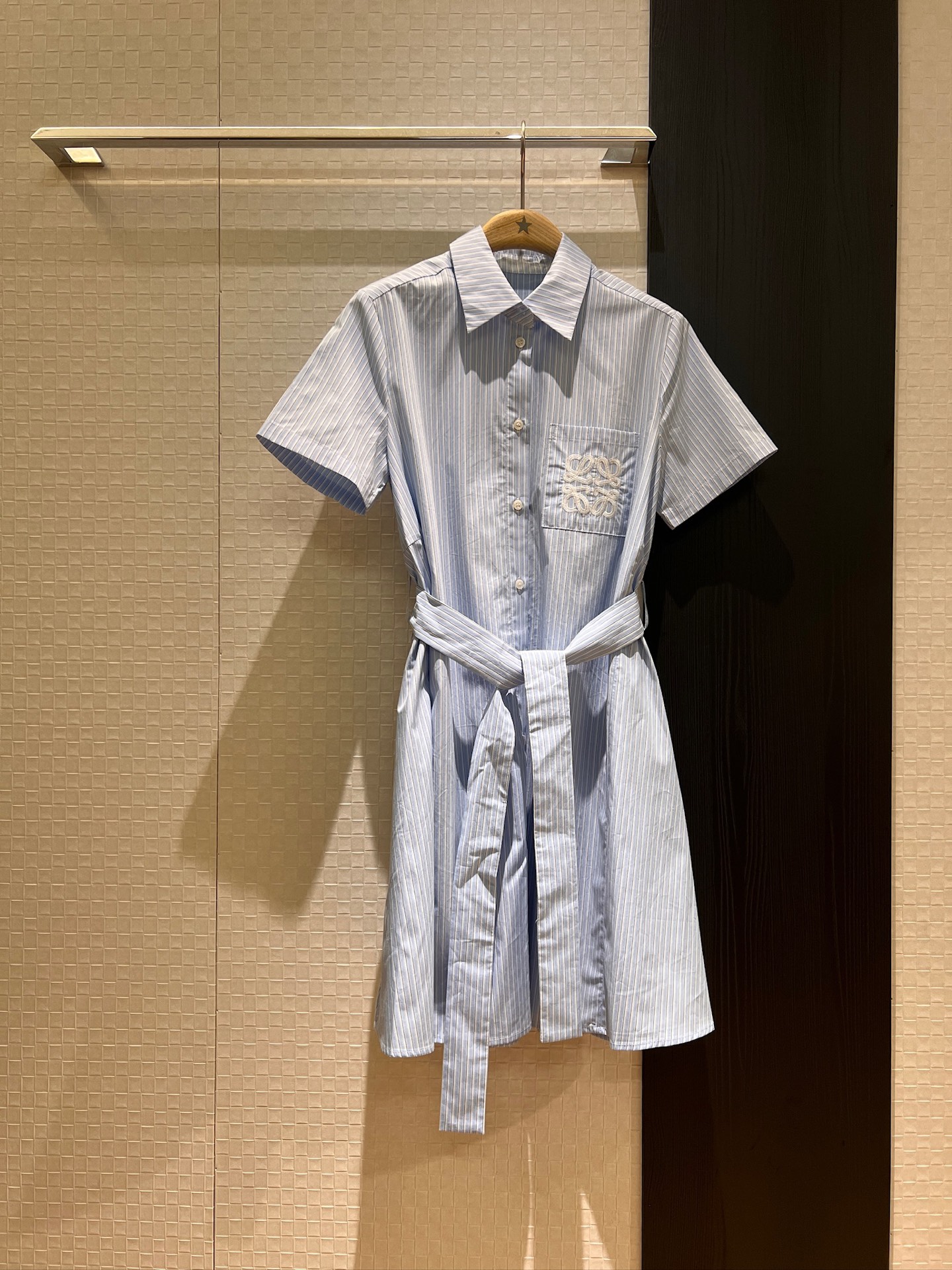 NO:419886,New embroidered logo badge pocket decoration belt decorate lapel short-sleeved striped shirt dress Dress loose belt slim fit and slim lazy commuting temperament and age-reducing SML, skirts, T-shirt, alexander wang19860909新款刺绣logo徽章口袋装饰 系腰带装饰翻领短袖条纹衬衣裙 连衣裙 宽松系腰带修身显瘦 慵懒通勤 气质减龄 SML,,skirts,T-shirt,alexander wang,Women's clothing