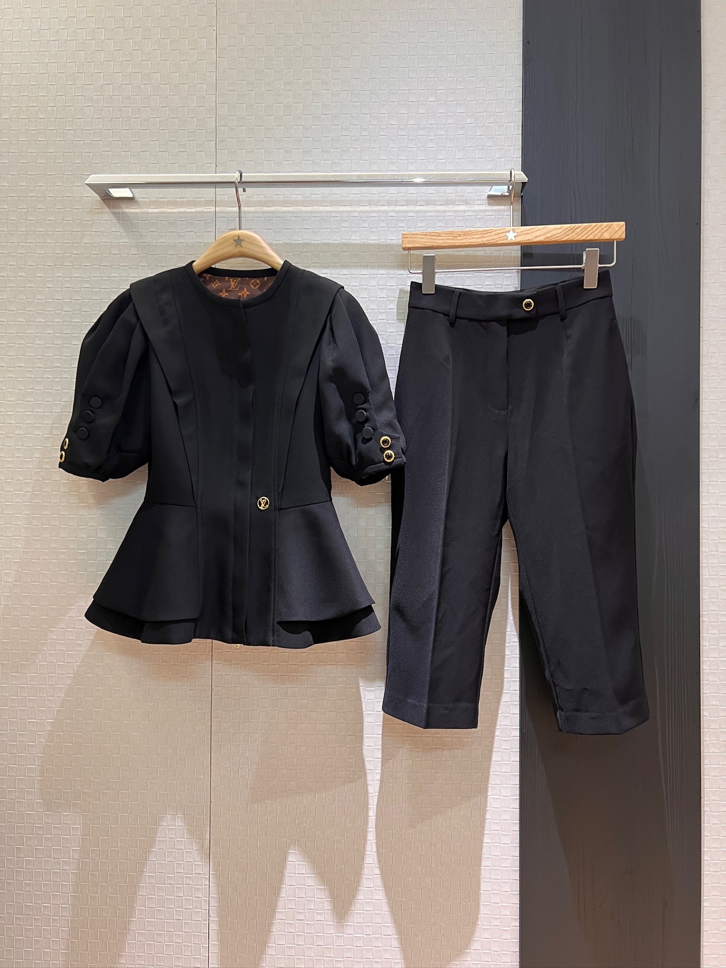 NO:419875,New lapel puff mid-sleeved ruffled round neck jacket, lantern sleeve zipper casual waist-hugging logo decoration, sweet and age-reducing temperament slim SML,,jackets & coats,alexander wang19860909新款翻领泡泡中袖荷叶边圆领外套 灯笼袖拉链休闲收腰 logo徽标装饰 甜美减龄气质修身 SML,,jackets & coats,alexander wang,Women's clothing