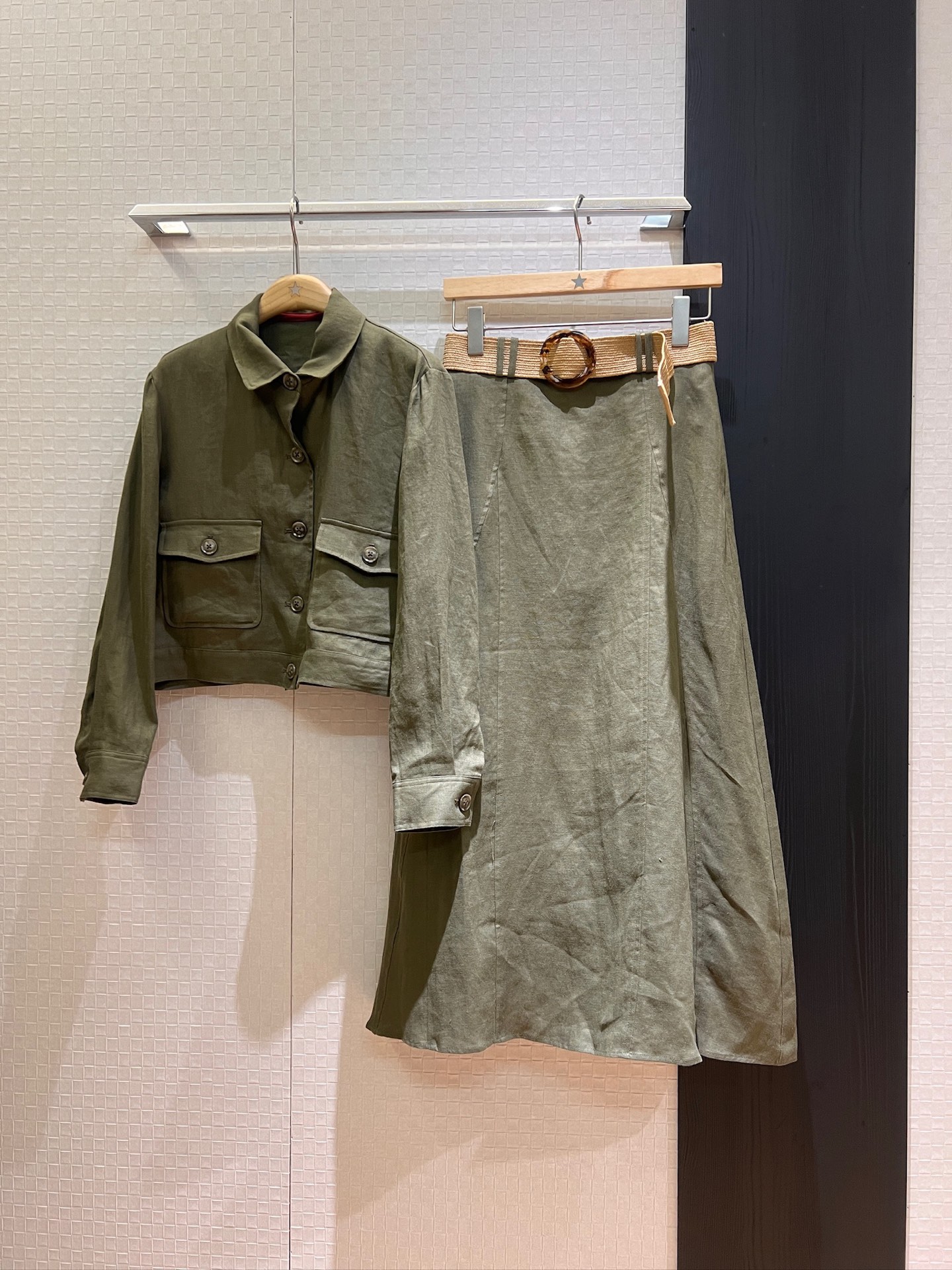 NO:421663,Jacket New LP Old Monkey Style Lapel Pocket Decorated Line Coat Braided Belt A-line Skirt Lazy Temperament Vacation and Casual Apricot Military Green SML, Loro Piana, Skirts, Jackets & Coats, Alexander Wang19860909外套 半裙新款LP老钱风 翻领口袋装饰亚麻外套编绳腰带A字半裙 慵懒气质 度假休闲 杏色军绿 SML,,loro piana,skirts,jackets & coats,alexander wang,Women's clothing