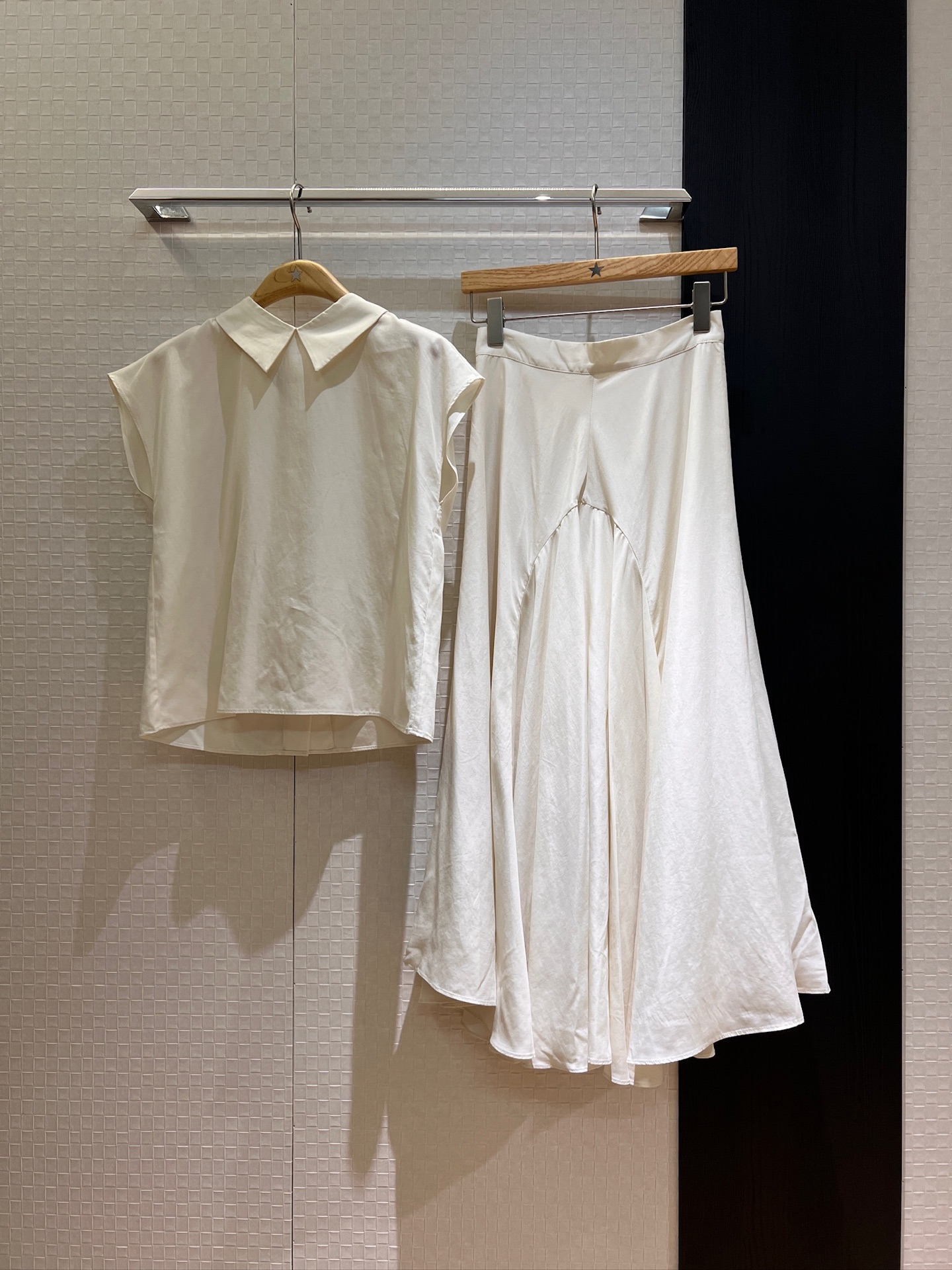 NO:421771,New style is coming to LP lapel with open button sleeveless vest top irregular splicing skirt, simple temperament and age-reducing versatile pink apricot SML, loro piano, skirts, alexander wang19860909新款来袭LP翻领背后开扣无袖背心上衣不规则拼接半裙 简约气质减龄百搭 粉色杏色 SML,,loro piana,skirts,alexander wang,Women's clothing