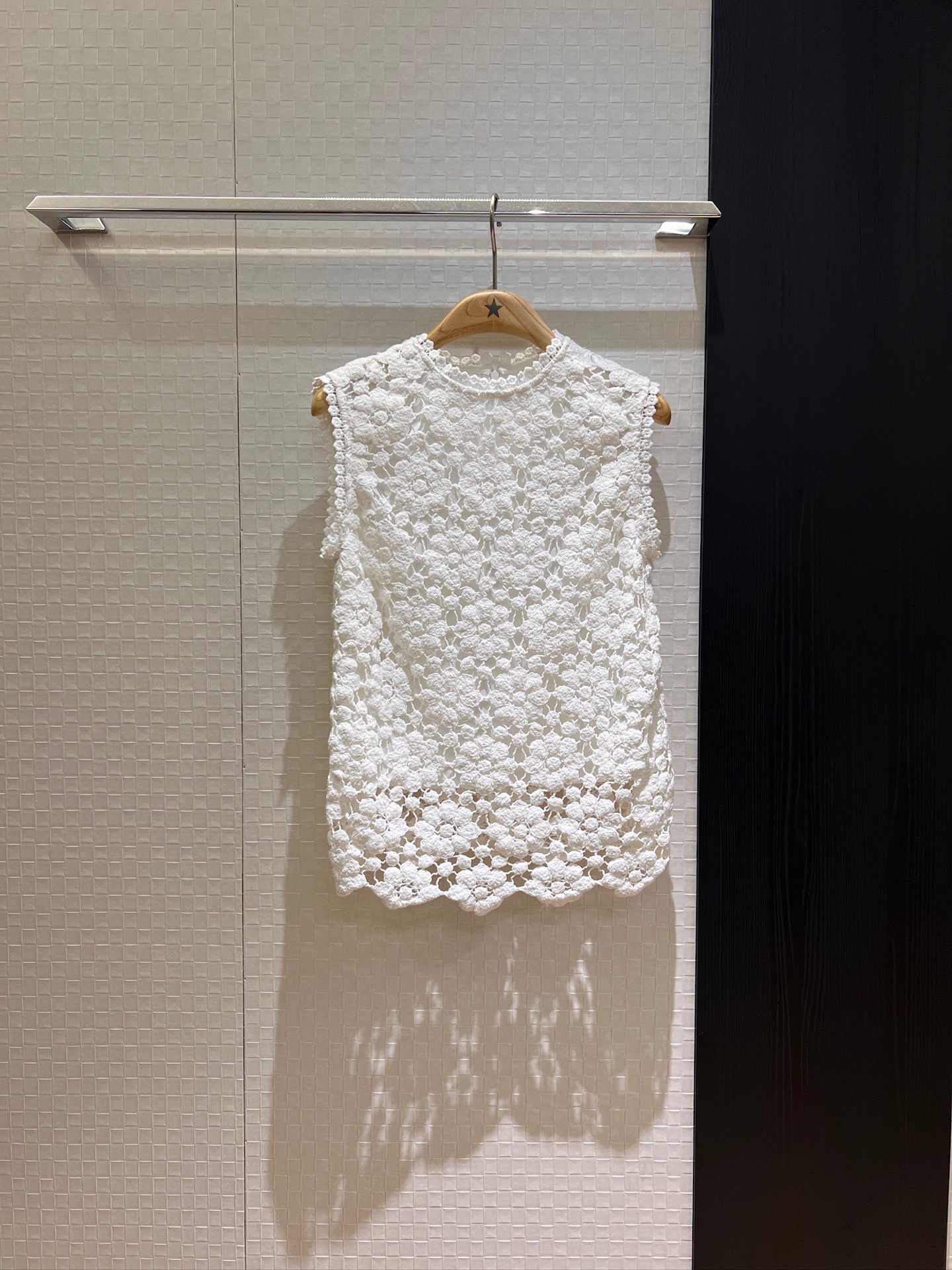 NO:421788,New wool flower hollow vest top sweet and cute temperament age-reducing SML, alexander wang19860909新款毛线花朵镂空背心上衣甜美可爱 气质减龄SML,,alexander wang,Women's clothing