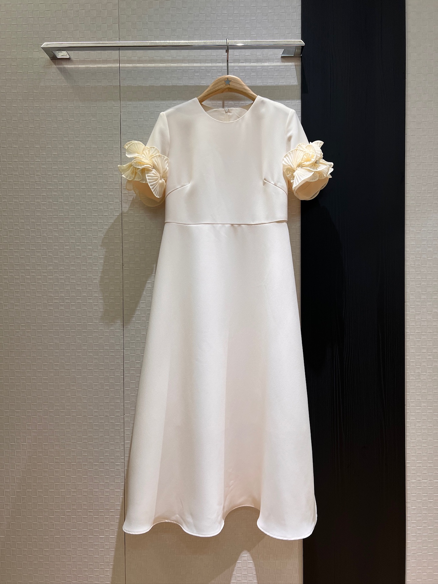 NO:421823,New three-dimensional petal decorative short-sleeved dress with long skirt three-dimensional tailoring, waist-hugging, versatile temperament, sweet and age-reducing white pink S-XL,, skirts, T-shirt, alexander wang19860909新款立体花瓣装饰短袖连衣裙 长裙立体剪裁 收腰显瘦气质百搭 甜美减龄 白色粉色 S-XL,,skirts,T-shirt,alexander wang,Women's clothing