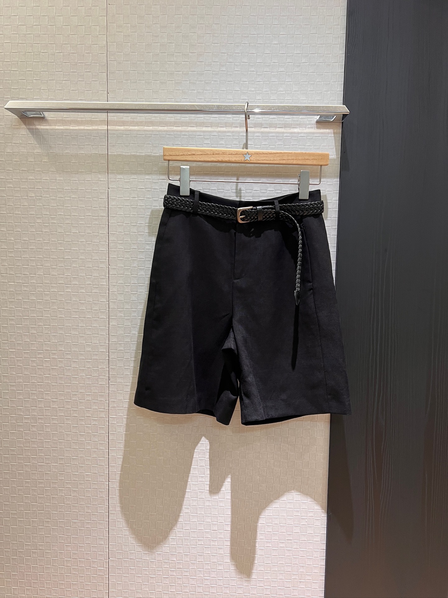 NO:421789,New braided belt decoration simple suit and mid-pants, Tennis linen five-point shorts, minimalist commuting, handsome and fashionable, sweet and versatile, versatile, black, maroon, white, S-XL, shorts, business suit, alexander wang19860909新款编织腰带装饰简约西装中裤 天丝亚麻五分短裤极简通勤 帅气时髦 甜飒百搭万能百搭神 黑色枣红白色 S-XL,,shorts,business suit,alexander wang,Women's clothing