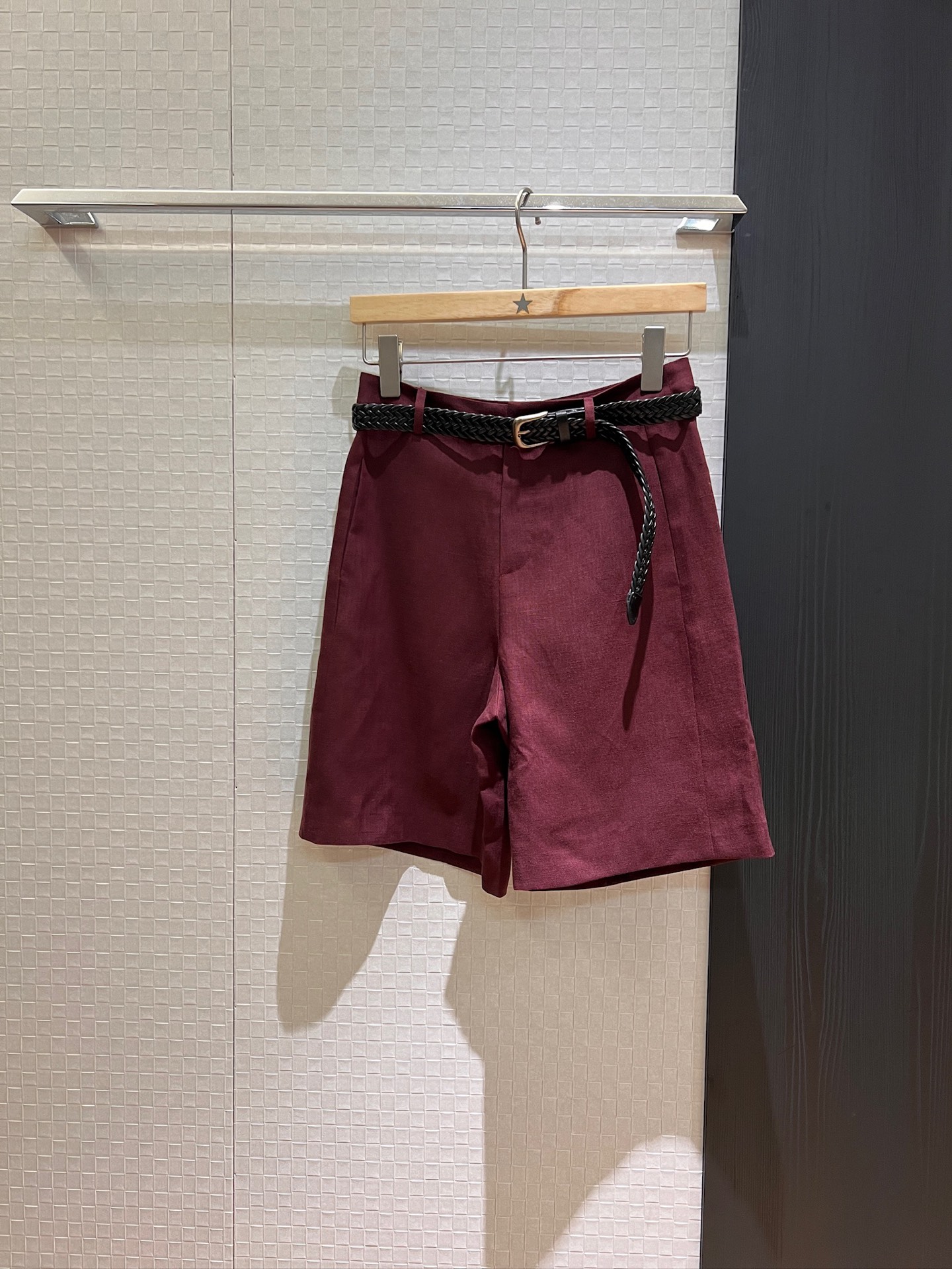 NO:421807,New braided belt decoration simple suit and mid-pants, Tennis linen five-point shorts, minimalist commuting, handsome and fashionable, sweet and versatile, versatile, black, maroon, white, S-XL, shorts, business suit, alexander wang19860909新款编织腰带装饰简约西装中裤 天丝亚麻五分短裤极简通勤 帅气时髦 甜飒百搭万能百搭神 黑色枣红白色 S-XL,,shorts,business suit,alexander wang,Women's clothing