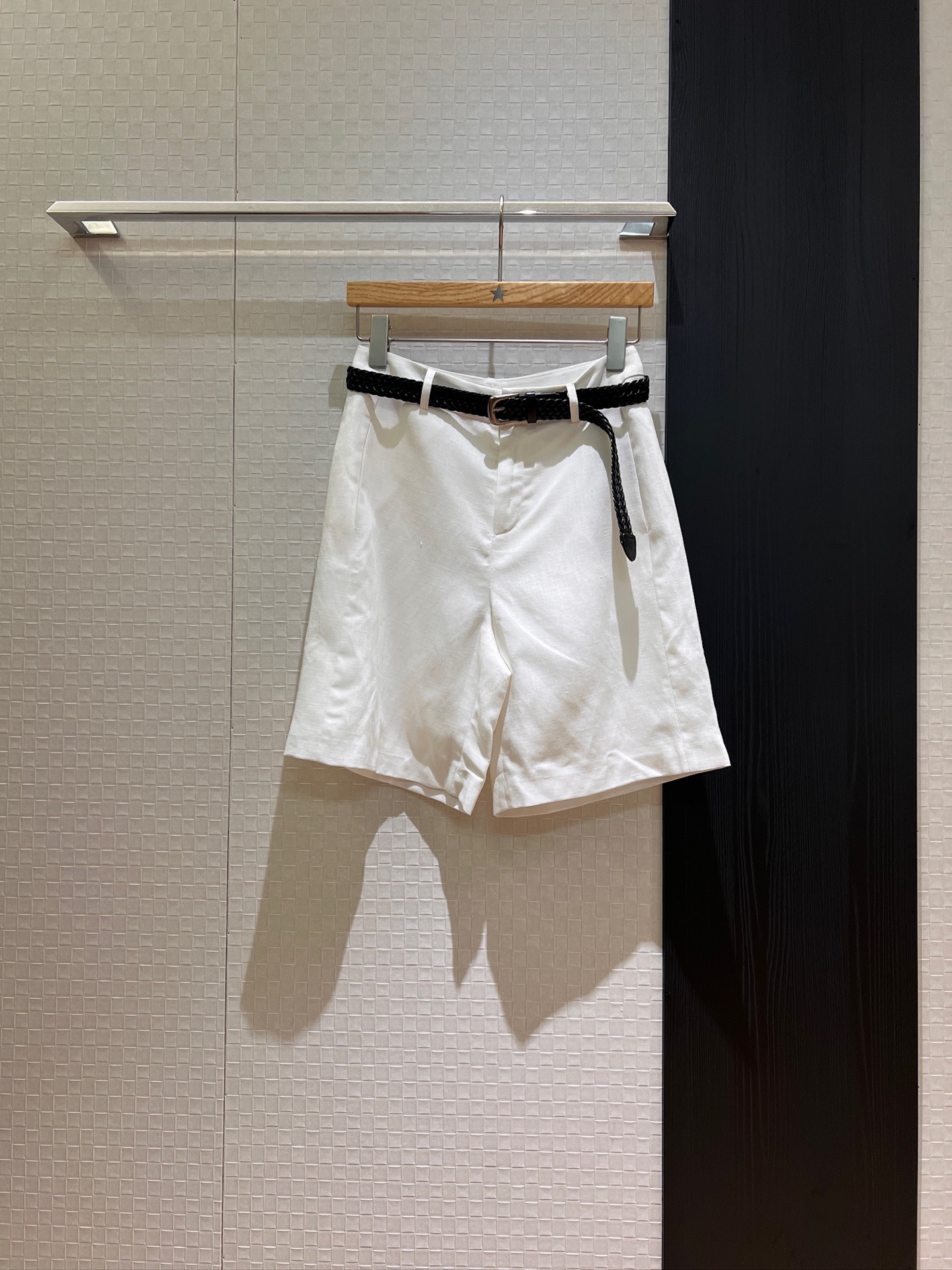 NO:421825,New braided belt decoration simple suit and mid-pants, Tennis linen five-point shorts, minimalist commuting, handsome and fashionable, sweet and versatile, versatile, black, maroon, white, S-XL, shorts, business suit, alexander wang19860909新款编织腰带装饰简约西装中裤 天丝亚麻五分短裤极简通勤 帅气时髦 甜飒百搭万能百搭神 黑色枣红白色 S-XL,,shorts,business suit,alexander wang,Women's clothing