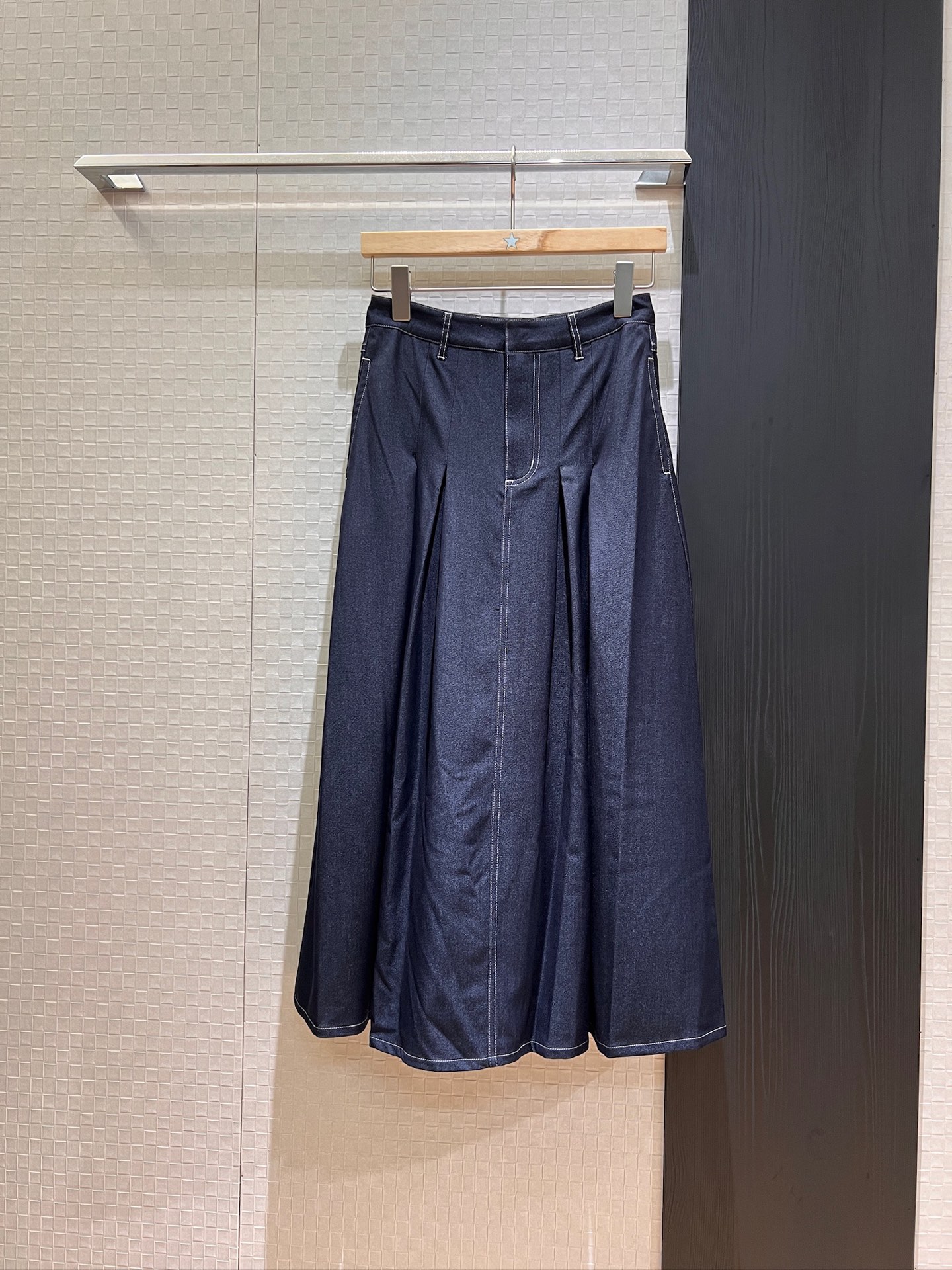 NO:423430,New soft denim pleated skirt vacation big skirt with pockets on both sides simple and casual, age-reducing versatile SML, skirts, alexander wang19860909新款软牛仔打褶半裙度假大裙摆 两侧口袋简约休闲 减龄百搭 SML,,skirts,alexander wang,Women's clothing
