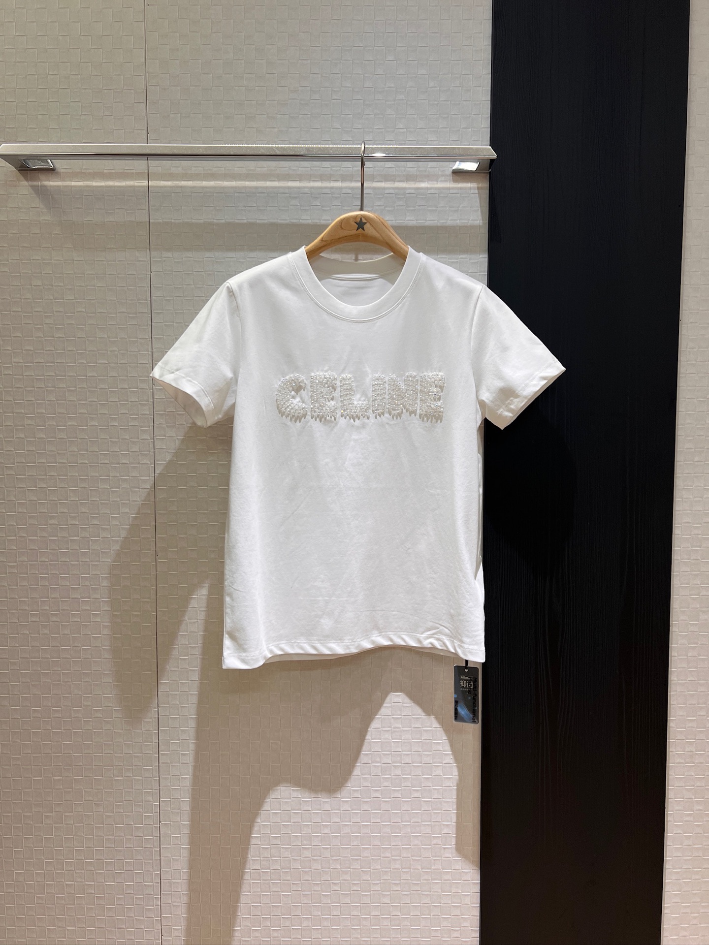 NO:423528,New heavy-duty handmade pineapple beads logo letter T-shirt simple and exquisite casual and versatile black and white SML, tees, t-shirt, alexander wang19860909新款重工手工菠萝珠Logo字母T恤简单精致 休闲百搭 黑色白色 SML,,tees，t-shirt,alexander wang,Women's clothing