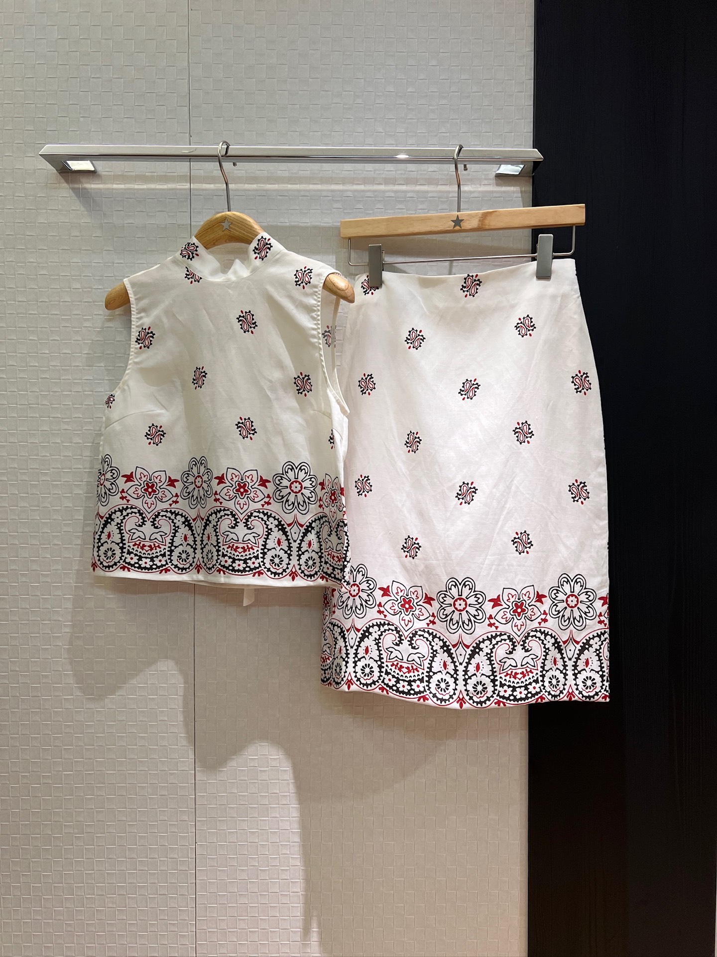 NO:418200,New holiday ethnic printed linen set, small turtleneck bow decorative sleeveless vest top hip skirt, temperament and casual, beach essential dark blue white SML, skirts, alexander wang19860909新款度假民族风印花亚麻套装 小高领系蝴蝶结装饰无袖背心上衣包臀半裙 气质休闲 沙滩必备深蓝白色 SML,,skirts,alexander wang,Women's clothing