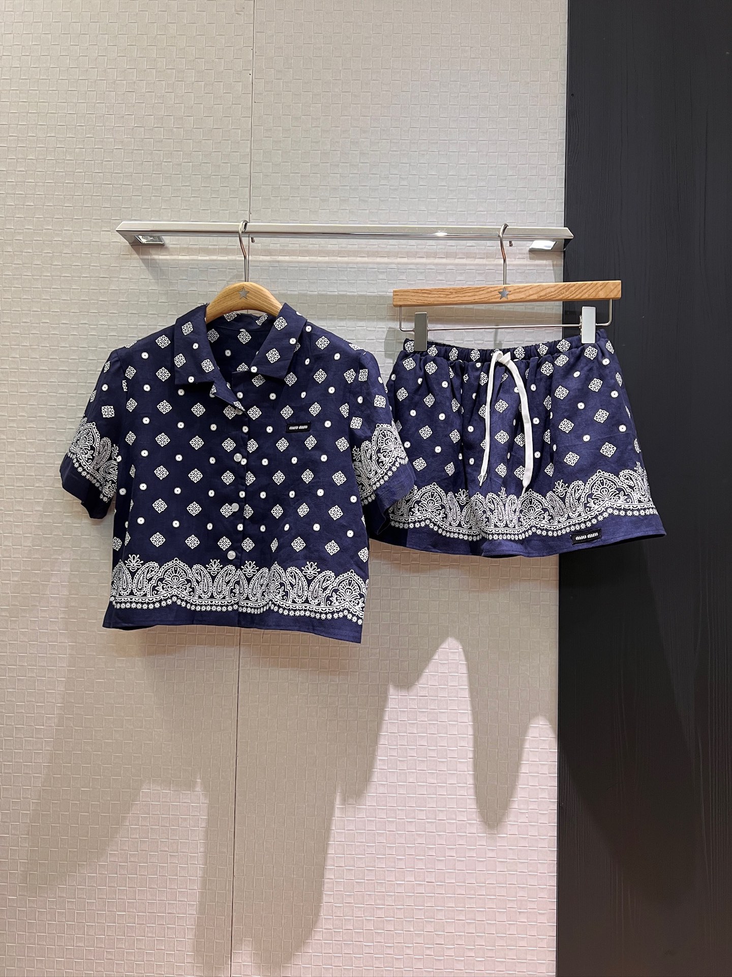 NO:418217,New Miu style forest style ethnic cashew printed linen short-sleeved shirt can be worn with the same skirt. Casual vacation. Sweet and cool age-reducing dark blue brown. SML,,miumiu, skirts, T-shirt, alexander wang19860909新款miu式森系 民族风腰果印花亚麻短袖衬衣可搭同款半裙 休闲度假 甜酷减龄深蓝咖色 SML,,miumiu,skirts,T-shirt,alexander wang,Women's clothing