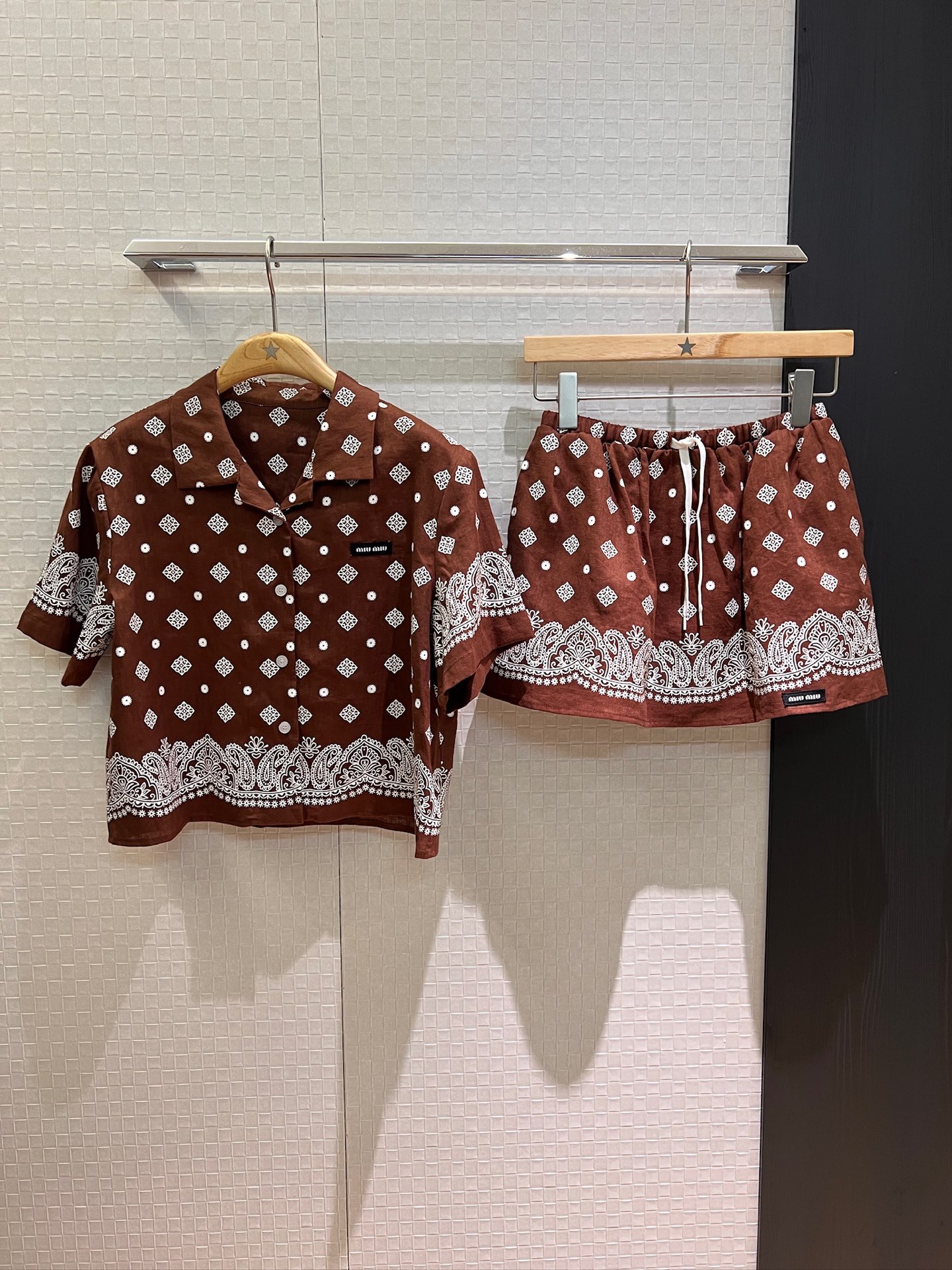 NO:418236,New Miu style forest style ethnic cashew printed linen short-sleeved shirt can be worn with the same skirt. Casual vacation. Sweet and cool age-reducing dark blue brown. SML,,miumiu, skirts, T-shirt, alexander wang19860909新款miu式森系 民族风腰果印花亚麻短袖衬衣可搭同款半裙 休闲度假 甜酷减龄深蓝咖色 SML,,miumiu,skirts,T-shirt,alexander wang,Women's clothing