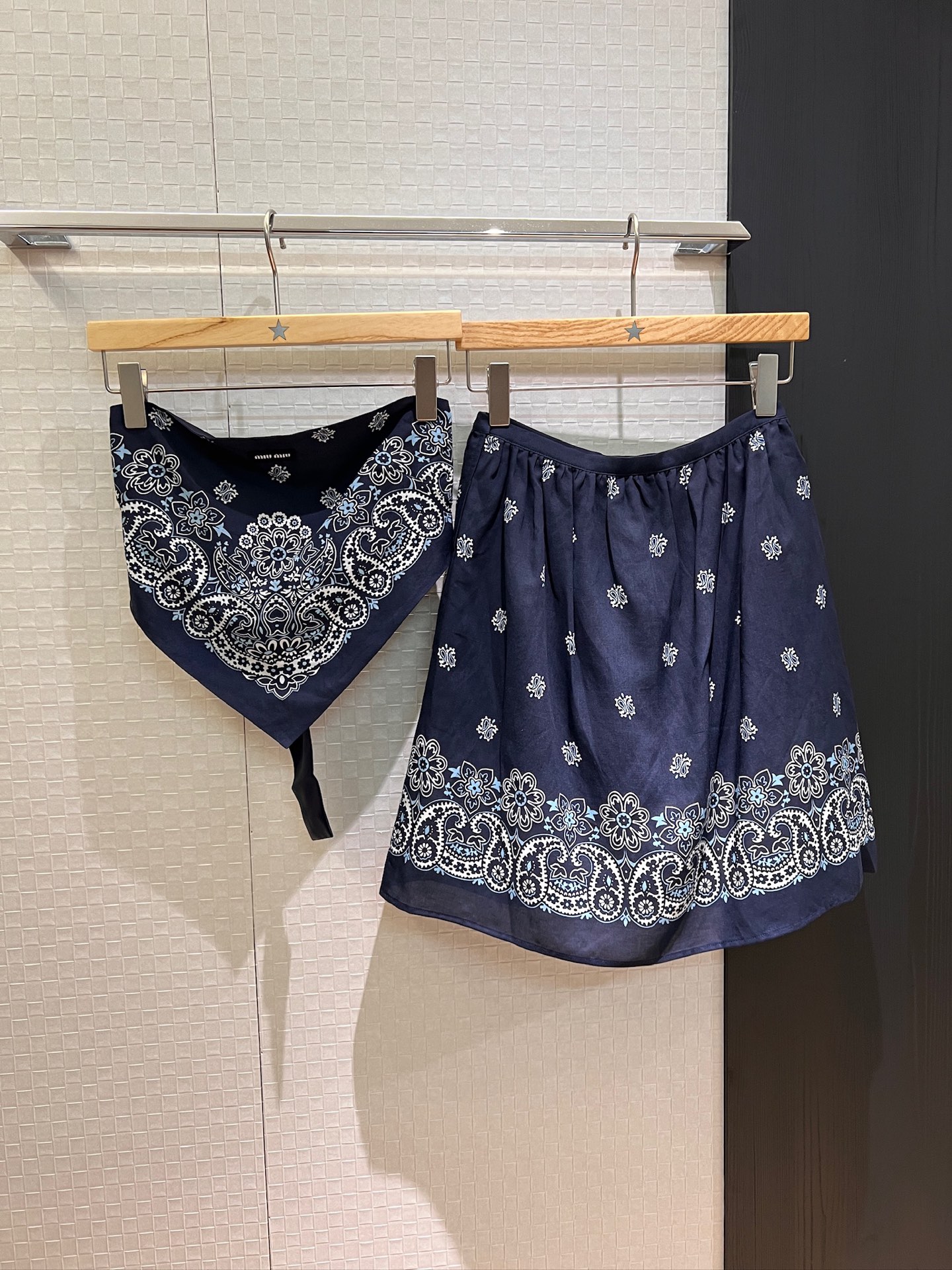 NO:418201,Strap-breasted skirt new MEOVV same style min style cashew print linen strap-breasted cashew print skirt shorts lining small logo label decoration sexy age-reducing dark blue white SML, skirts, shorts, alexander wang19860909抹胸 半裙新款MEOVV同款 min式森系腰果印花亚麻抹胸腰果印花半裙短裤内衬 小logo标签装饰 性感减龄 深蓝白色 SML,,skirts,shorts,alexander wang,Women's clothing