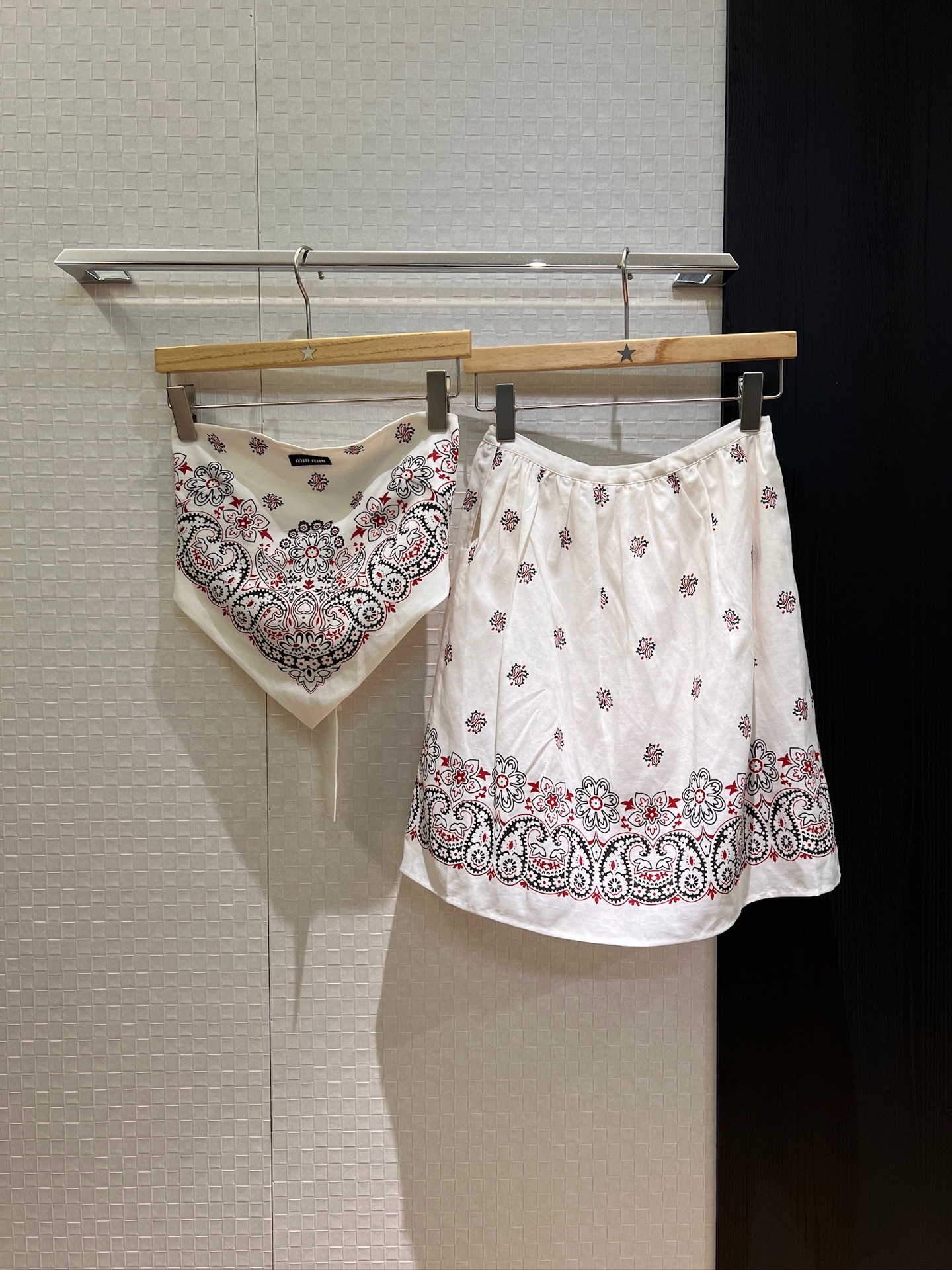 NO:418218,Strap-breasted skirt new MEOVV same style min style cashew print linen strap-breasted cashew print skirt shorts lining small logo label decoration sexy age-reducing dark blue white SML, skirts, shorts, alexander wang19860909抹胸 半裙新款MEOVV同款 min式森系腰果印花亚麻抹胸腰果印花半裙短裤内衬 小logo标签装饰 性感减龄 深蓝白色 SML,,skirts,shorts,alexander wang,Women's clothing