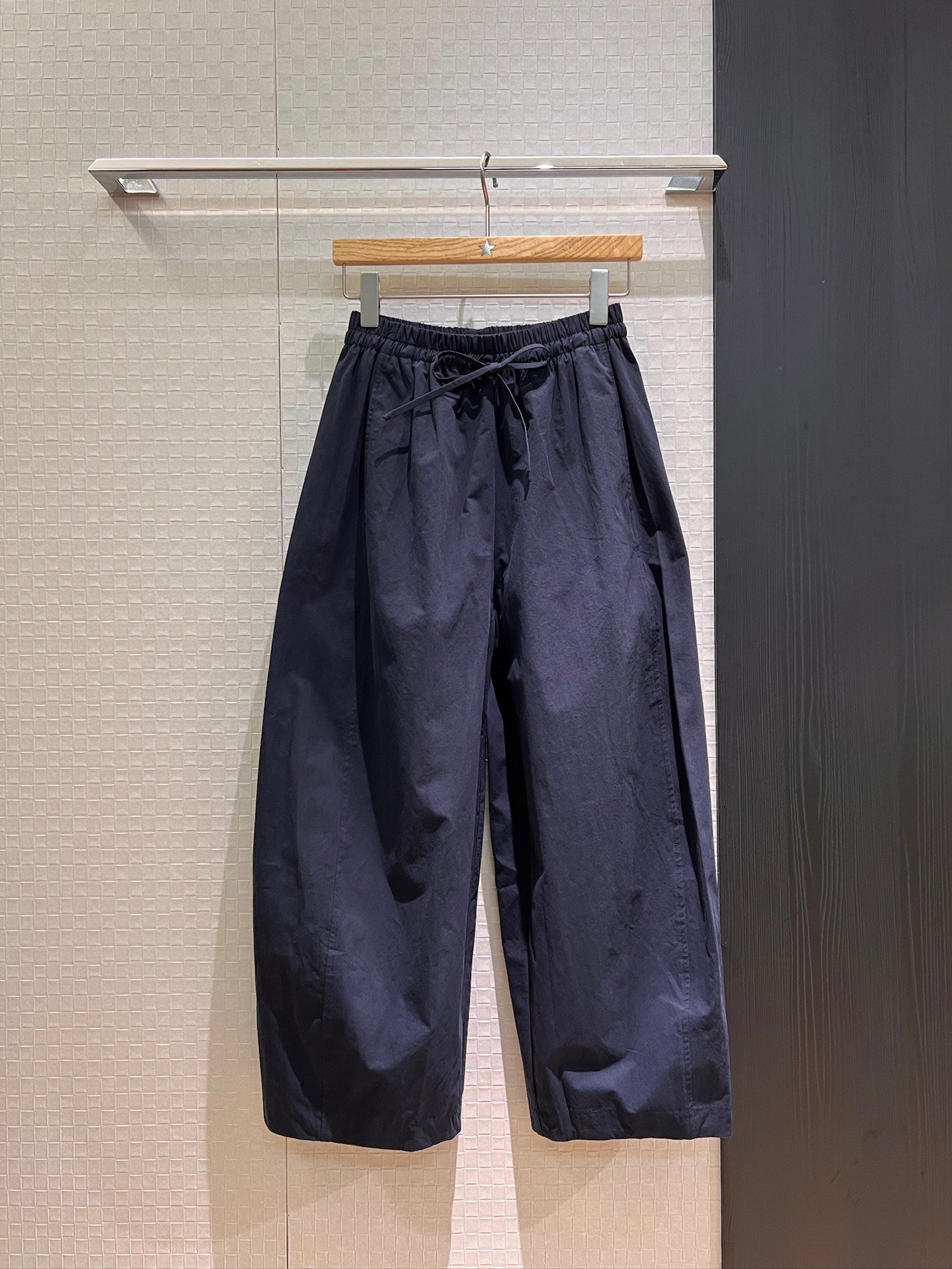 NO:418270,New elastic waist lace-up decorative casual pants Balloon pants lazy and age-reducing comfort and not picky dark blue and white SML, alexander wang19860909新款松紧腰系带装饰休闲裤 气球裤慵懒减龄 舒适不挑人深蓝白色 SML,,alexander wang,Women's clothing