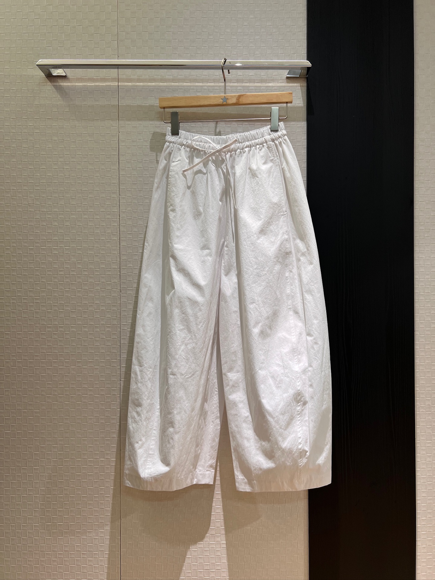 NO:418285,New elastic waist lace-up decorative casual pants Balloon pants lazy and age-reducing comfort and not picky dark blue and white SML, alexander wang19860909新款松紧腰系带装饰休闲裤 气球裤慵懒减龄 舒适不挑人深蓝白色 SML,,alexander wang,Women's clothing