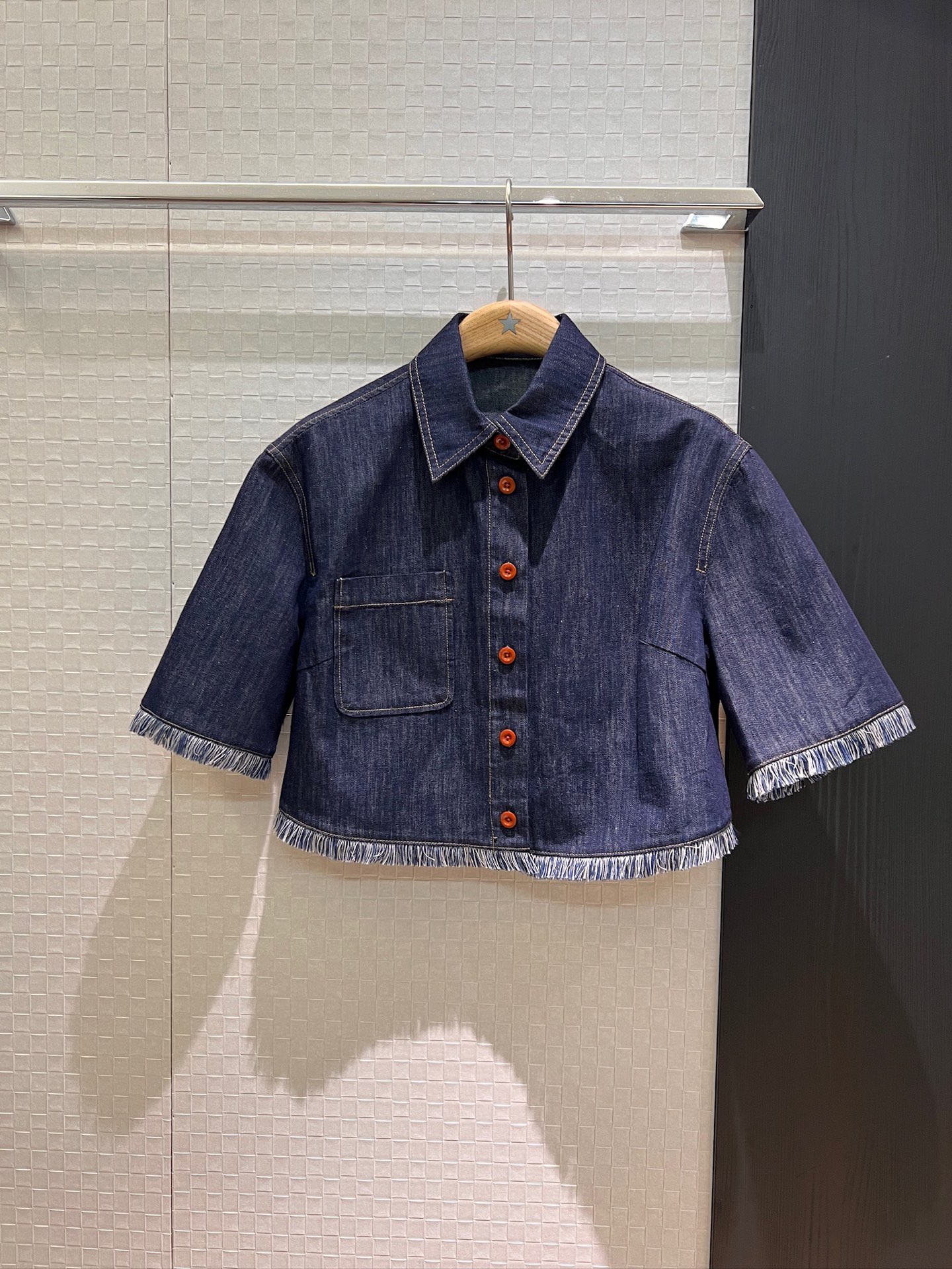 NO:418313,New handmade furry tassel denim top with brown and red button decoration, mid-sleeved short jacket with shorts wide-leg pants, age-reducing versatile SML, shorts, jackets & coats, alexander wang19860909新款手工拉毛流苏牛仔上衣棕红扣装饰 中袖 短款小外套搭短裤阔腿裤 减龄百搭 SML,,shorts,jackets & coats,alexander wang,Women's clothing