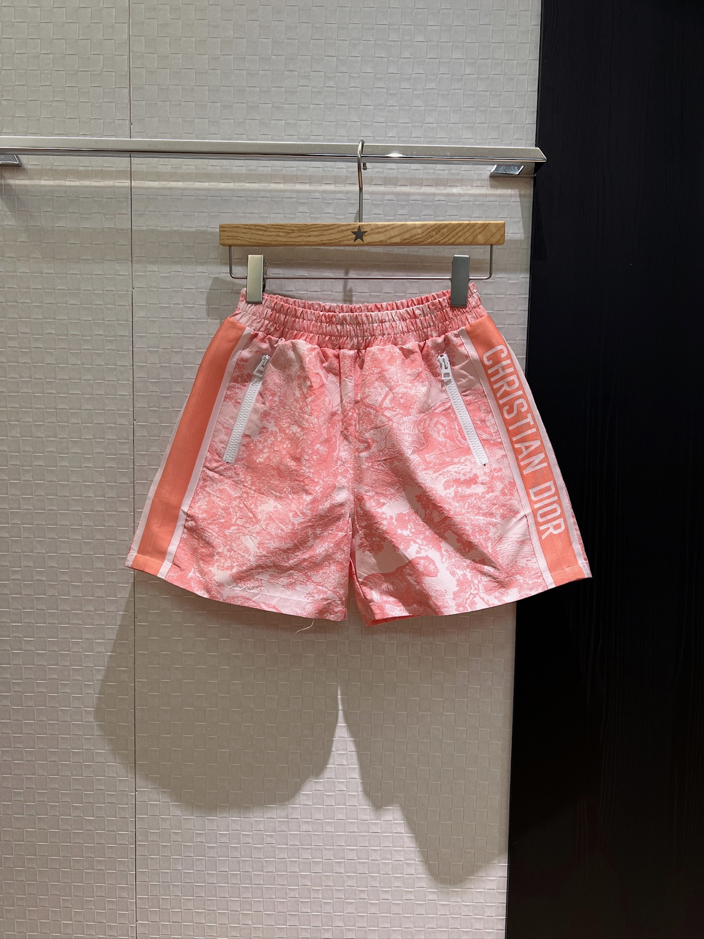 NO:419967,New classic jacquard shorts elastic waist, sports age-reducing, splicing logo webbing, classic casual, fashionable and versatile vest, jacket SML, shorts, jackets & coats, alexander wang19860909新款经典茹伊提花短裤松紧腰 运动减龄 拼接logo织带 经典休闲 时尚百搭可搭马甲 外套 SML,,shorts,jackets & coats,alexander wang,Women's clothing