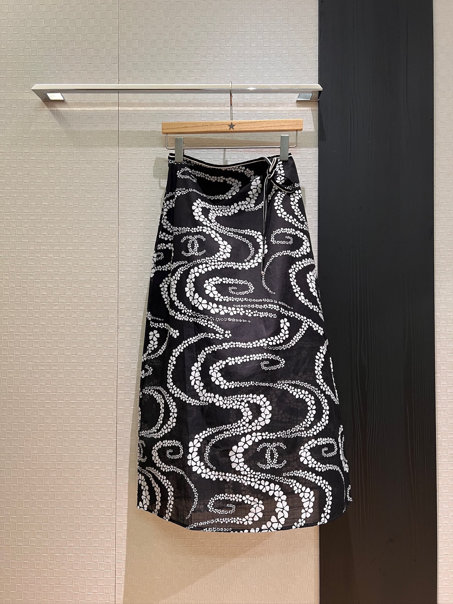 NO:421277,New 25 beach series Double C petals cotton and linen printed lace-up skirt A-line long skirt, hollow lace-up bow at waist decoration and casual, vacation versatile, black pink and yellow SML, skirts, alexander wang19860909新款25沙滩系列 双C花瓣棉麻印花系带半裙A字长半裙 腰部镂空系带蝴蝶结装饰气质休闲 度假百搭 黑粉黄 SML,,skirts,alexander wang,Women's clothing