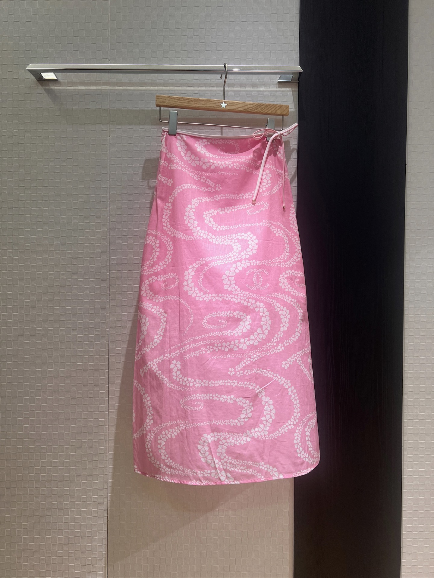 NO:421295,New 25 beach series Double C petals cotton and linen printed lace-up skirt A-line long skirt, hollow lace-up bow at waist decoration and casual, vacation versatile, black pink and yellow SML, skirts, alexander wang19860909新款25沙滩系列 双C花瓣棉麻印花系带半裙A字长半裙 腰部镂空系带蝴蝶结装饰气质休闲 度假百搭 黑粉黄 SML,,skirts,alexander wang,Women's clothing