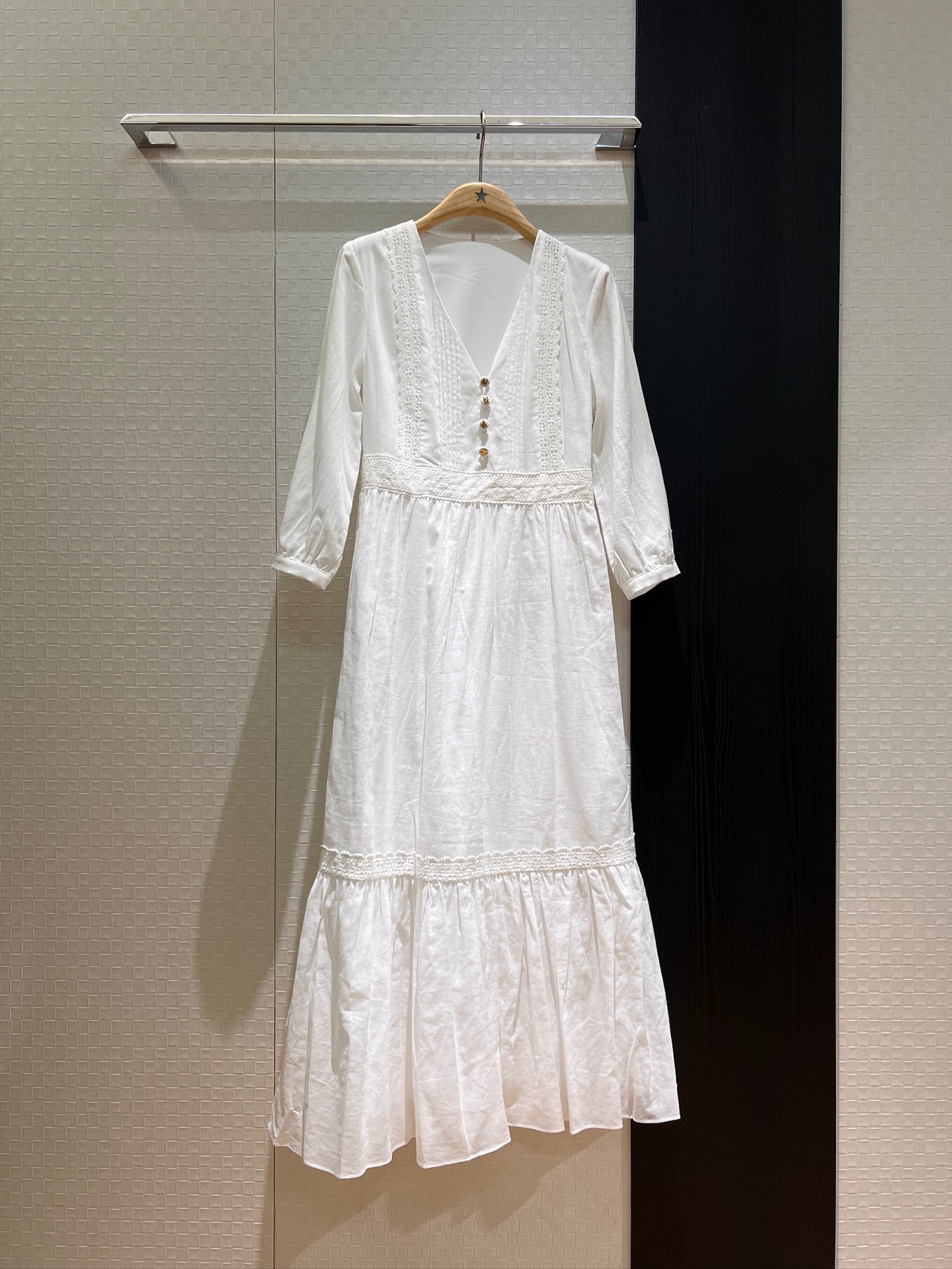 NO:421259,New V-neck lace spliced ​​lantern long-sleeved dress, long skirt spliced ​​lotus leaf skirt, elegant temperament, lazy vacation, must-have for age reduction SML, skirts, alexander wang19860909新款V领花边拼接灯笼长袖连衣裙 长裙拼接荷叶裙摆 优雅气质慵懒度假 减龄必备 SML,,skirts,alexander wang,Women's clothing