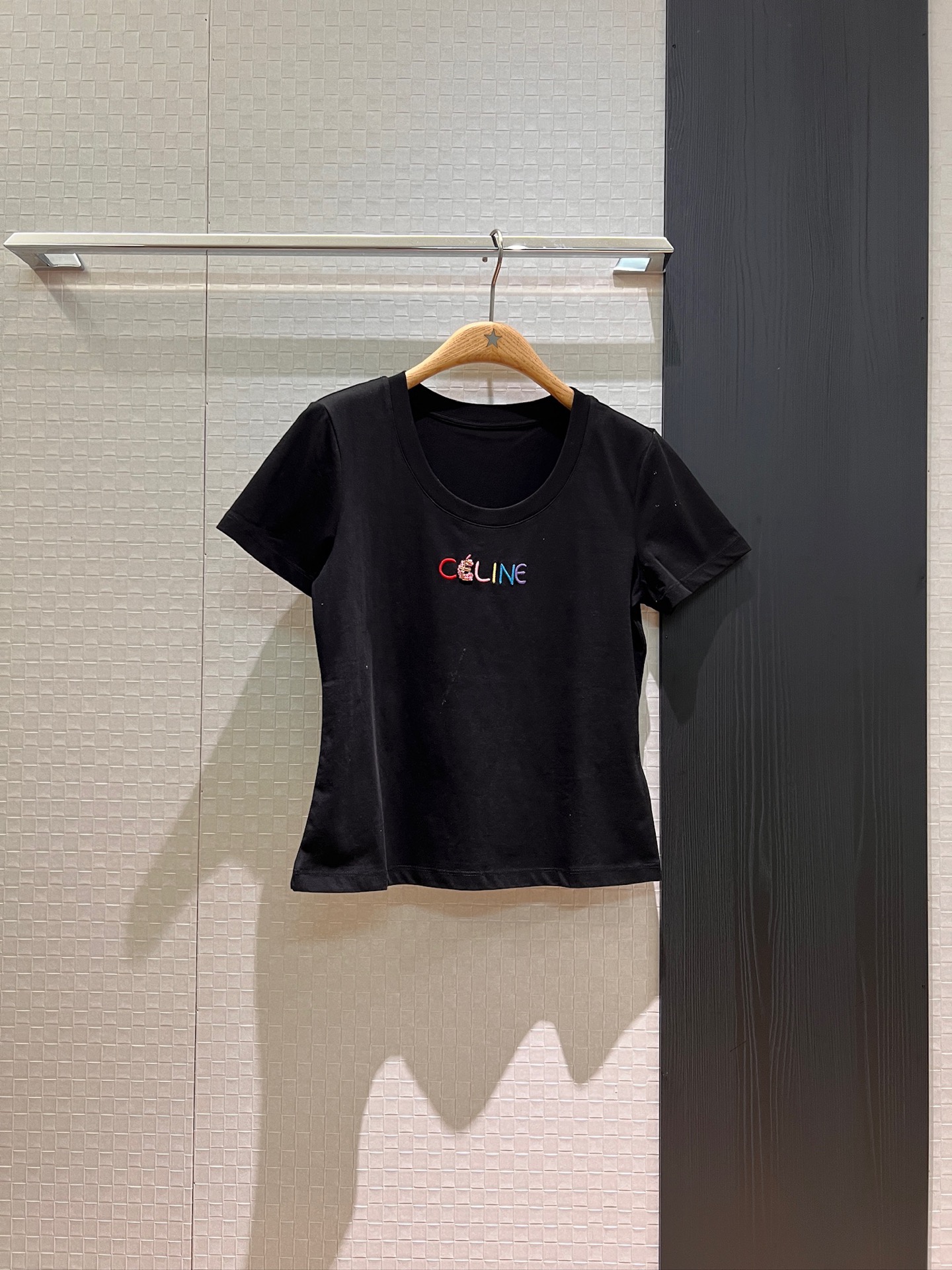 NO:421278,New rainbow embroidered logo letter T-shirt handmade beads small version slim fit age-reducing versatile black and white SML m, tees, t-shirt, alexander wang19860909新款彩虹刺绣logo字母T恤手工钉珠 小版修身 减龄百搭 黑白 SML m,,tees，t-shirt,alexander wang,Women's clothing