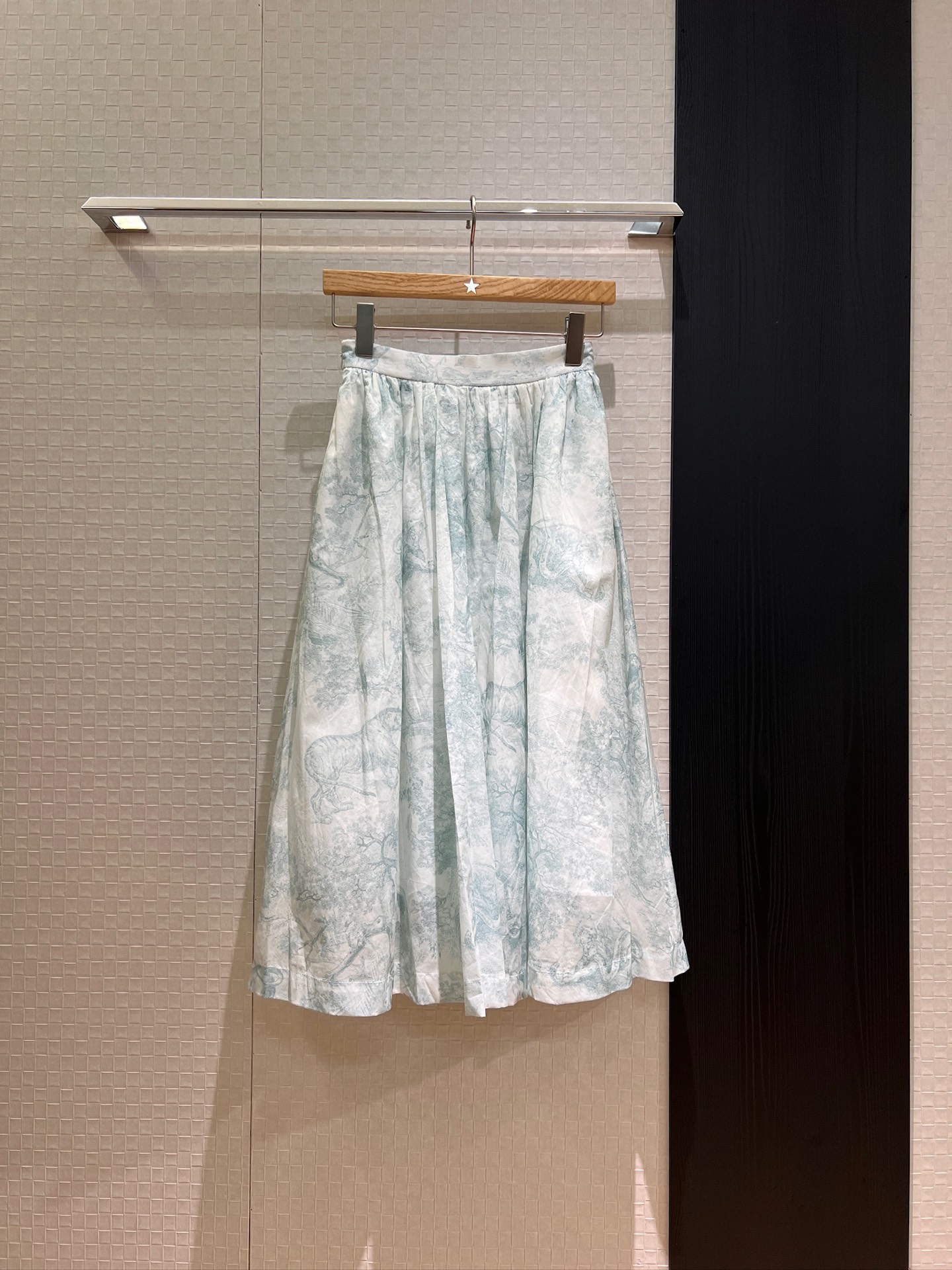 NO:422852,New Ruyi beast printed skirt, classic cotton and linen fabric, pockets on both sides, can be worn with the same shirt, T-shirt, temperament and versatile, must-have green and pink SML, skirts, tees, t-shirt, alexander wang19860909新款茹伊猛兽印花半裙 经典棉麻面料 两侧有口袋 可搭同款衬衣T恤气质百搭 减龄必备绿色粉色 SML,,skirts,tees，t-shirt,alexander wang,Women's clothing